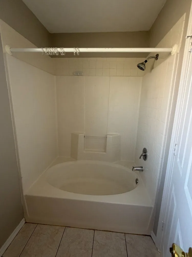Townhouse For Rent in Parker County , 910 Austin, Weatherford, Texas 76086, 2 Bedroom, 2 Bathroom, 2 Garage spaces, 1,200 Sqft, built in 2001, mls#21383348, Real Estate Agent in Weatherford, Homes For Rent in Parker county, Homes For Rent in Weatherford, Realtor in Weatherford Texas, Real Estate Brokerage Independent Realty Texas, Luminita Cordes Realtor