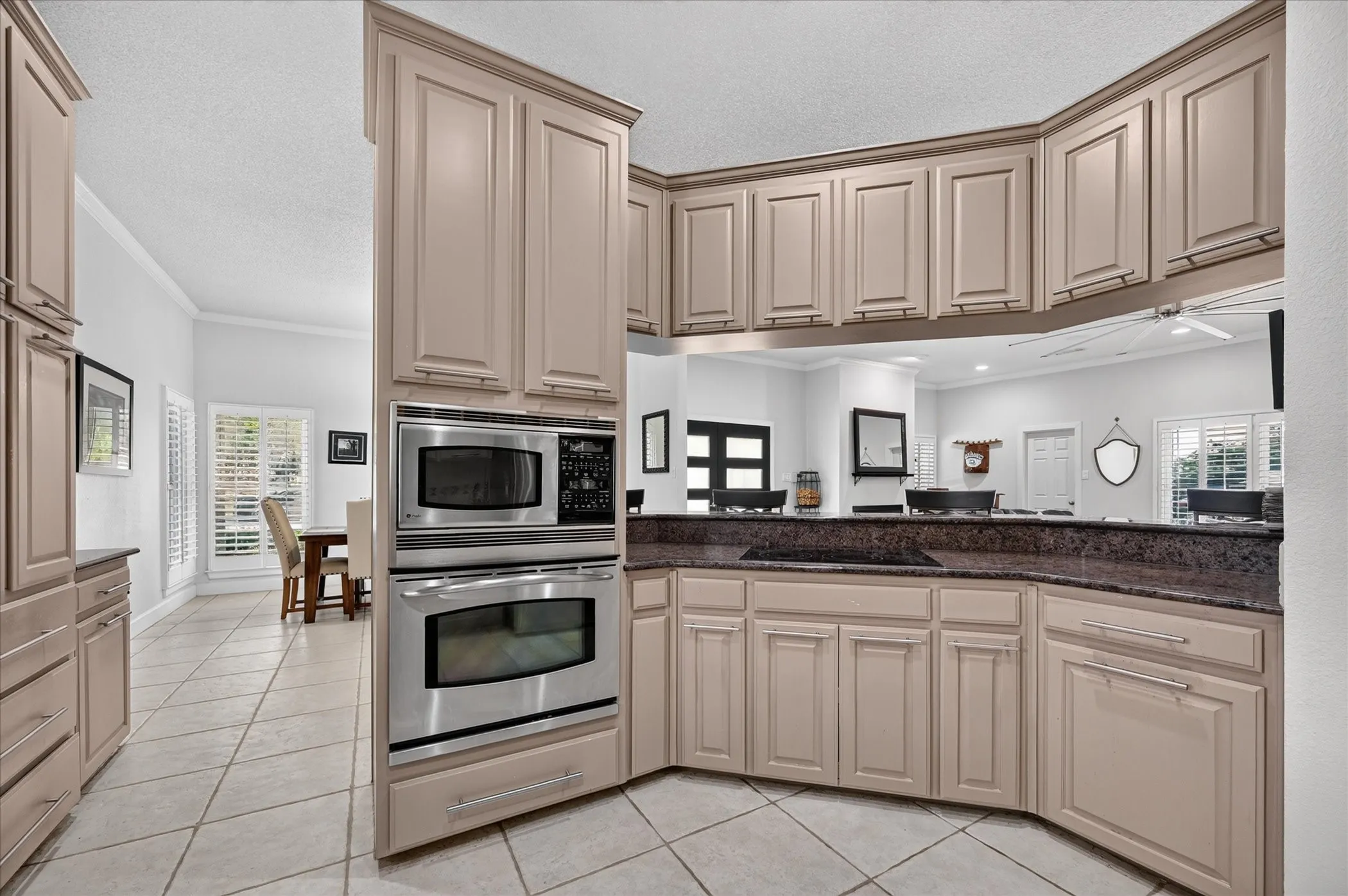 Single Family Residence For Sale in Tarrant County , 7624 Skylake Drive, Fort Worth, Texas 76179, 3 Bedroom, 3 Bathroom, 2 Garage spaces, 3,123 Sqft, built in 1985, mls#21382366, Real Estate Agent in Fort Worth, Homes For Sale in Tarrant county, Homes For Sale in Fort Worth, Realtor in Fort Worth Texas, Real Estate Brokerage Independent Realty Texas, Luminita Cordes Realtor