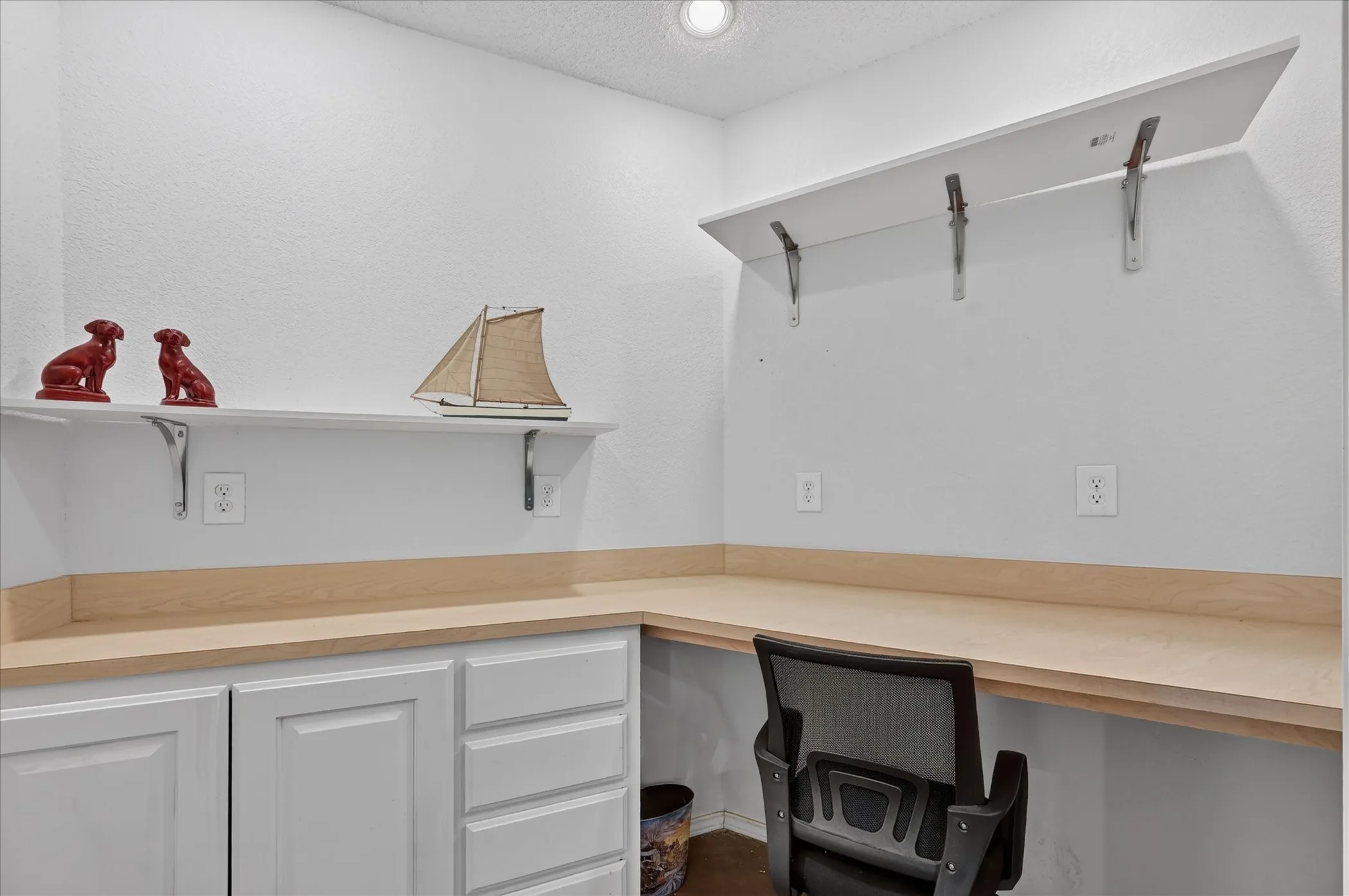 Single Family Residence For Sale in Tarrant County , 7624 Skylake Drive, Fort Worth, Texas 76179, 3 Bedroom, 3 Bathroom, 2 Garage spaces, 3,123 Sqft, built in 1985, mls#21382366, Real Estate Agent in Fort Worth, Homes For Sale in Tarrant county, Homes For Sale in Fort Worth, Realtor in Fort Worth Texas, Real Estate Brokerage Independent Realty Texas, Luminita Cordes Realtor