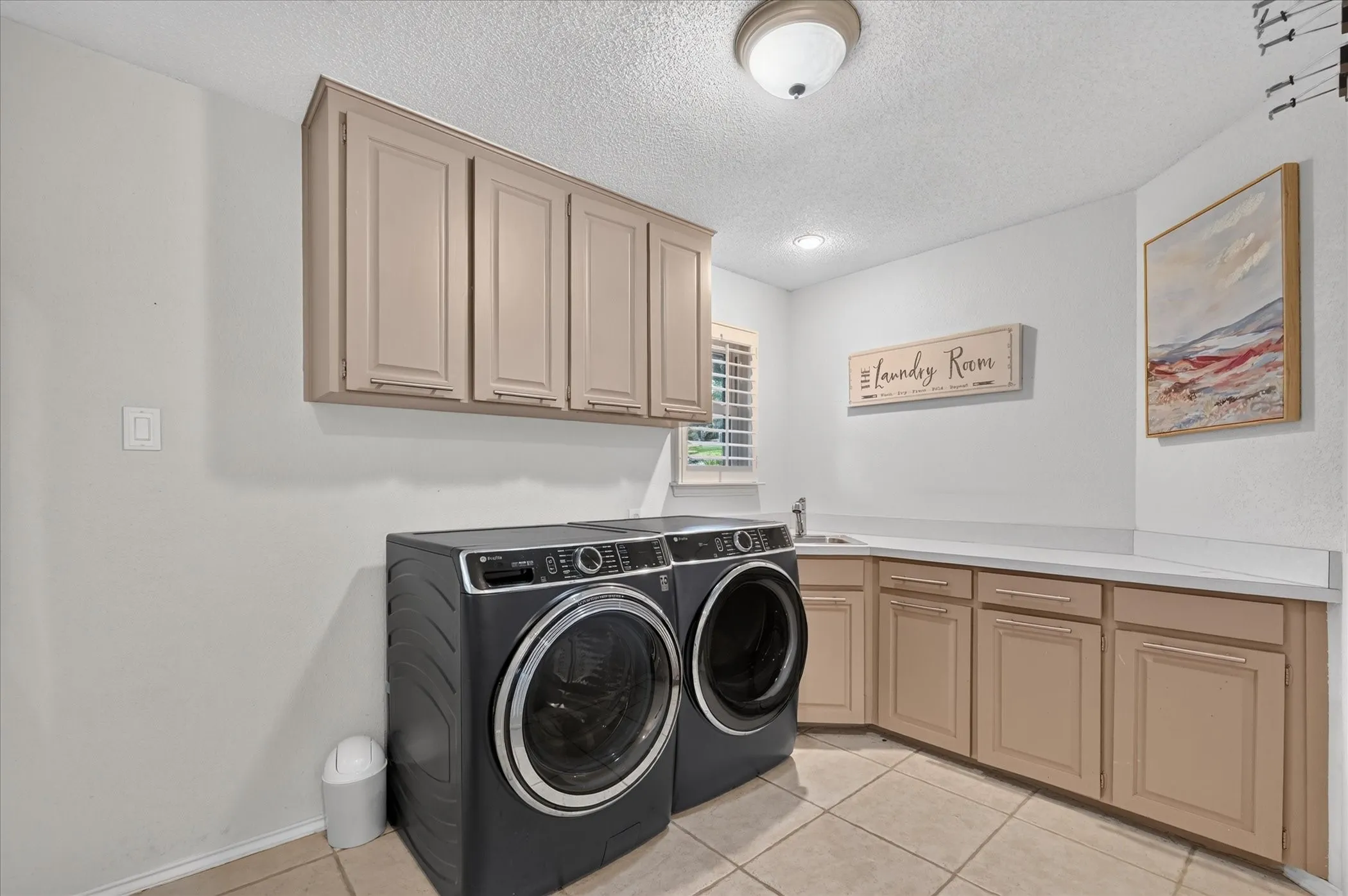 Single Family Residence For Sale in Tarrant County , 7624 Skylake Drive, Fort Worth, Texas 76179, 3 Bedroom, 3 Bathroom, 2 Garage spaces, 3,123 Sqft, built in 1985, mls#21382366, Real Estate Agent in Fort Worth, Homes For Sale in Tarrant county, Homes For Sale in Fort Worth, Realtor in Fort Worth Texas, Real Estate Brokerage Independent Realty Texas, Luminita Cordes Realtor