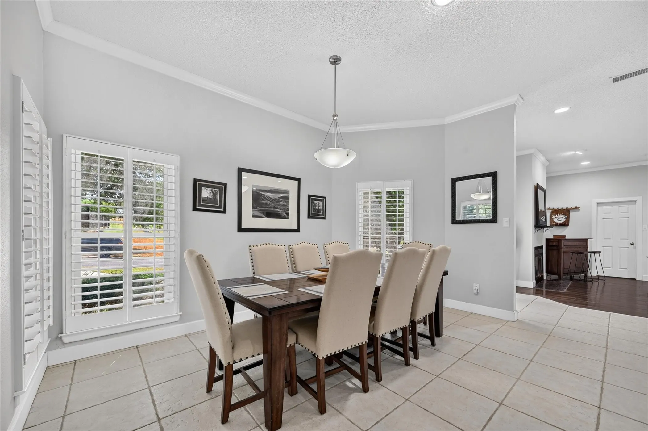 Single Family Residence For Sale in Tarrant County , 7624 Skylake Drive, Fort Worth, Texas 76179, 3 Bedroom, 3 Bathroom, 2 Garage spaces, 3,123 Sqft, built in 1985, mls#21382366, Real Estate Agent in Fort Worth, Homes For Sale in Tarrant county, Homes For Sale in Fort Worth, Realtor in Fort Worth Texas, Real Estate Brokerage Independent Realty Texas, Luminita Cordes Realtor