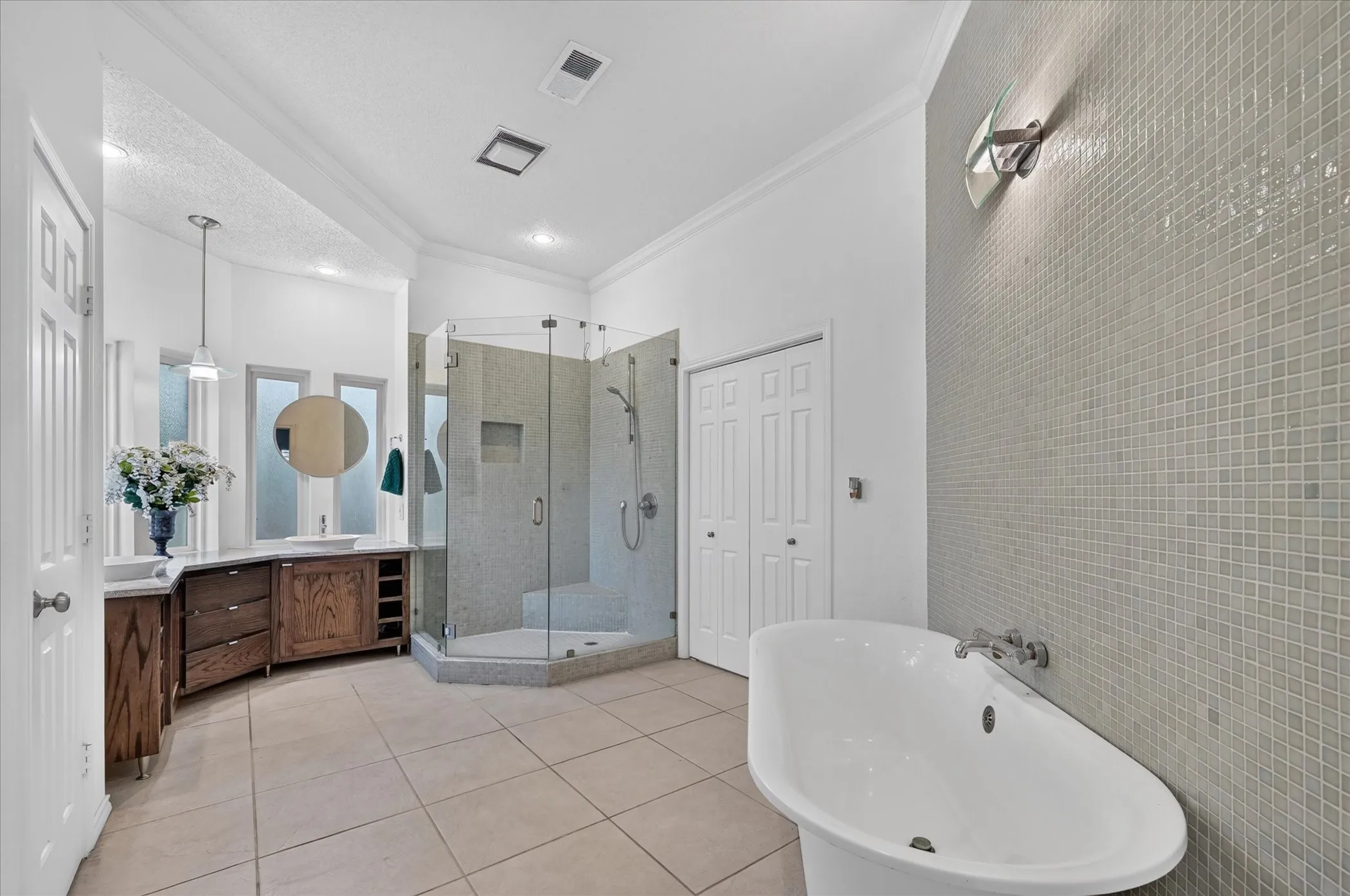 Single Family Residence For Sale in Tarrant County , 7624 Skylake Drive, Fort Worth, Texas 76179, 3 Bedroom, 3 Bathroom, 2 Garage spaces, 3,123 Sqft, built in 1985, mls#21382366, Real Estate Agent in Fort Worth, Homes For Sale in Tarrant county, Homes For Sale in Fort Worth, Realtor in Fort Worth Texas, Real Estate Brokerage Independent Realty Texas, Luminita Cordes Realtor