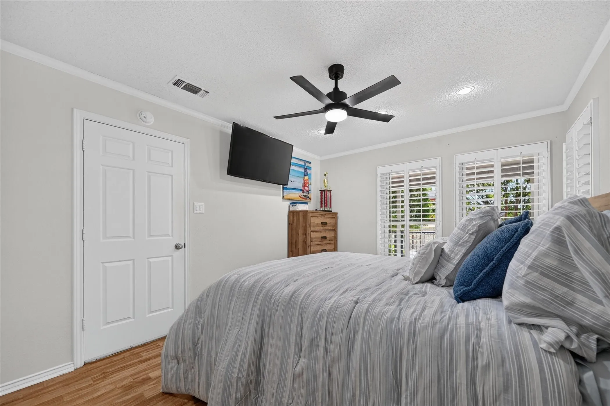 Single Family Residence For Sale in Tarrant County , 7624 Skylake Drive, Fort Worth, Texas 76179, 3 Bedroom, 3 Bathroom, 2 Garage spaces, 3,123 Sqft, built in 1985, mls#21382366, Real Estate Agent in Fort Worth, Homes For Sale in Tarrant county, Homes For Sale in Fort Worth, Realtor in Fort Worth Texas, Real Estate Brokerage Independent Realty Texas, Luminita Cordes Realtor