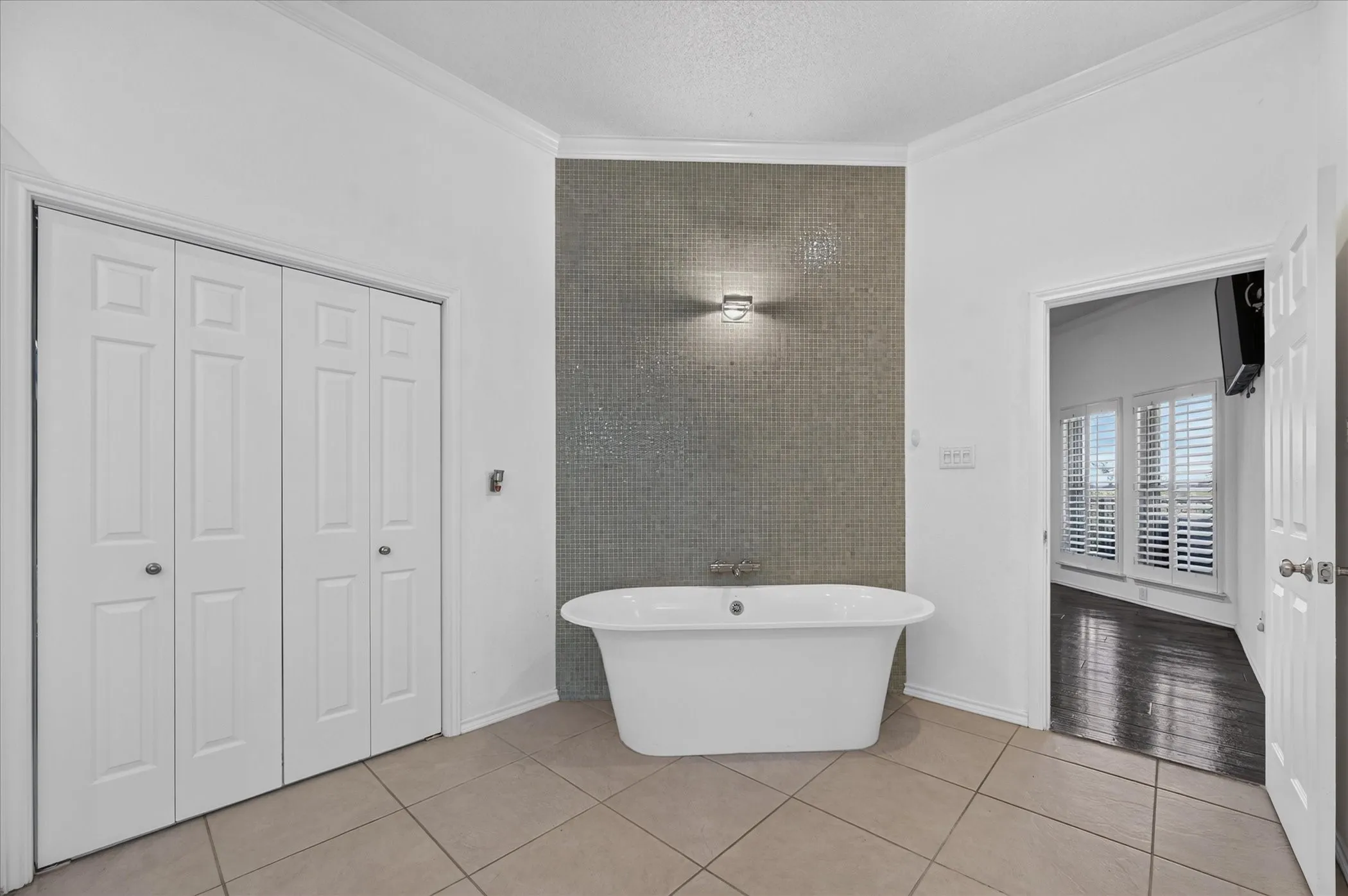 Single Family Residence For Sale in Tarrant County , 7624 Skylake Drive, Fort Worth, Texas 76179, 3 Bedroom, 3 Bathroom, 2 Garage spaces, 3,123 Sqft, built in 1985, mls#21382366, Real Estate Agent in Fort Worth, Homes For Sale in Tarrant county, Homes For Sale in Fort Worth, Realtor in Fort Worth Texas, Real Estate Brokerage Independent Realty Texas, Luminita Cordes Realtor