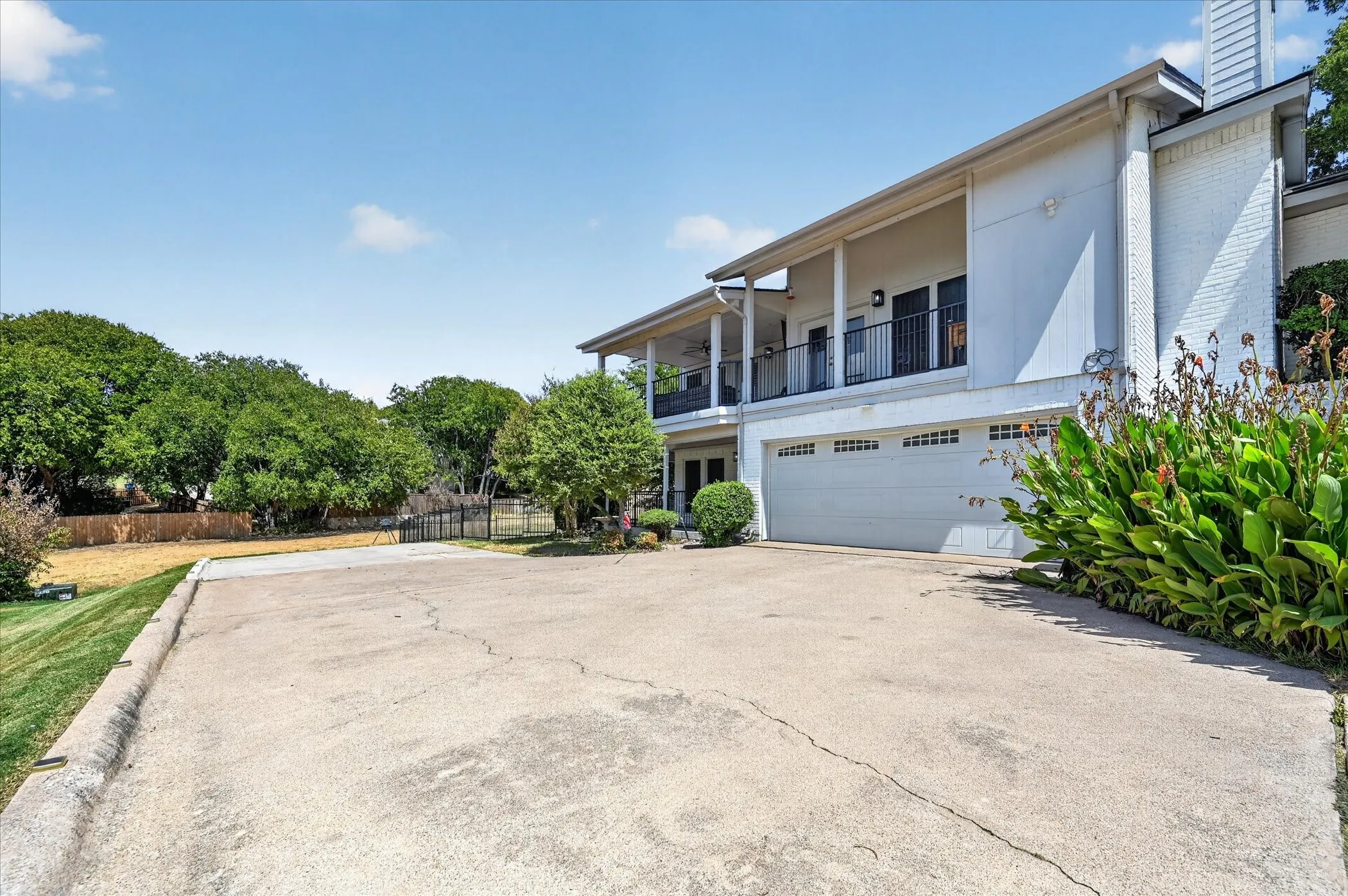 Single Family Residence For Sale in Tarrant County , 7624 Skylake Drive, Fort Worth, Texas 76179, 3 Bedroom, 3 Bathroom, 2 Garage spaces, 3,123 Sqft, built in 1985, mls#21382366, Real Estate Agent in Fort Worth, Homes For Sale in Tarrant county, Homes For Sale in Fort Worth, Realtor in Fort Worth Texas, Real Estate Brokerage Independent Realty Texas, Luminita Cordes Realtor