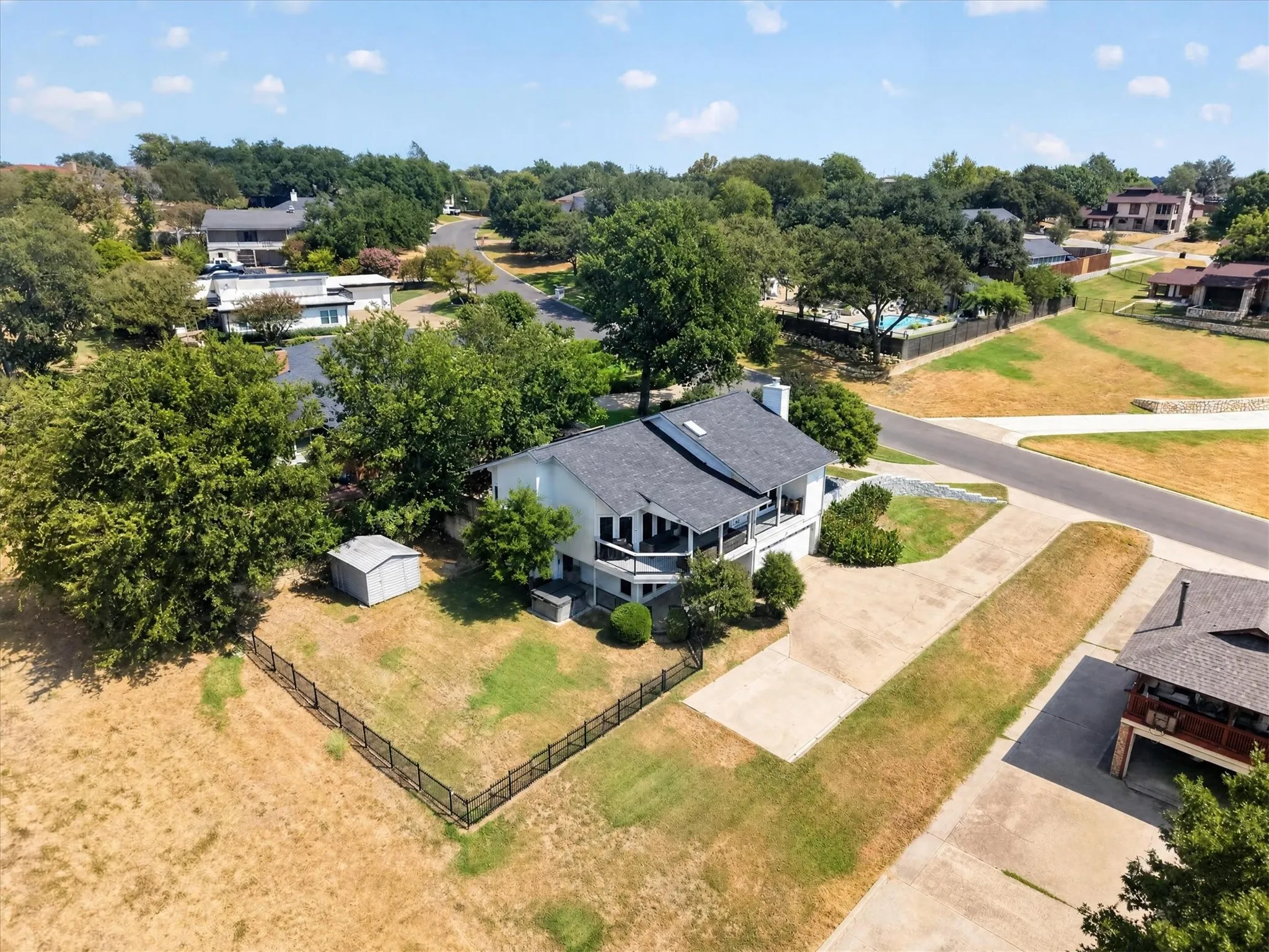 Single Family Residence For Sale in Tarrant County , 7624 Skylake Drive, Fort Worth, Texas 76179, 3 Bedroom, 3 Bathroom, 2 Garage spaces, 3,123 Sqft, built in 1985, mls#21382366, Real Estate Agent in Fort Worth, Homes For Sale in Tarrant county, Homes For Sale in Fort Worth, Realtor in Fort Worth Texas, Real Estate Brokerage Independent Realty Texas, Luminita Cordes Realtor