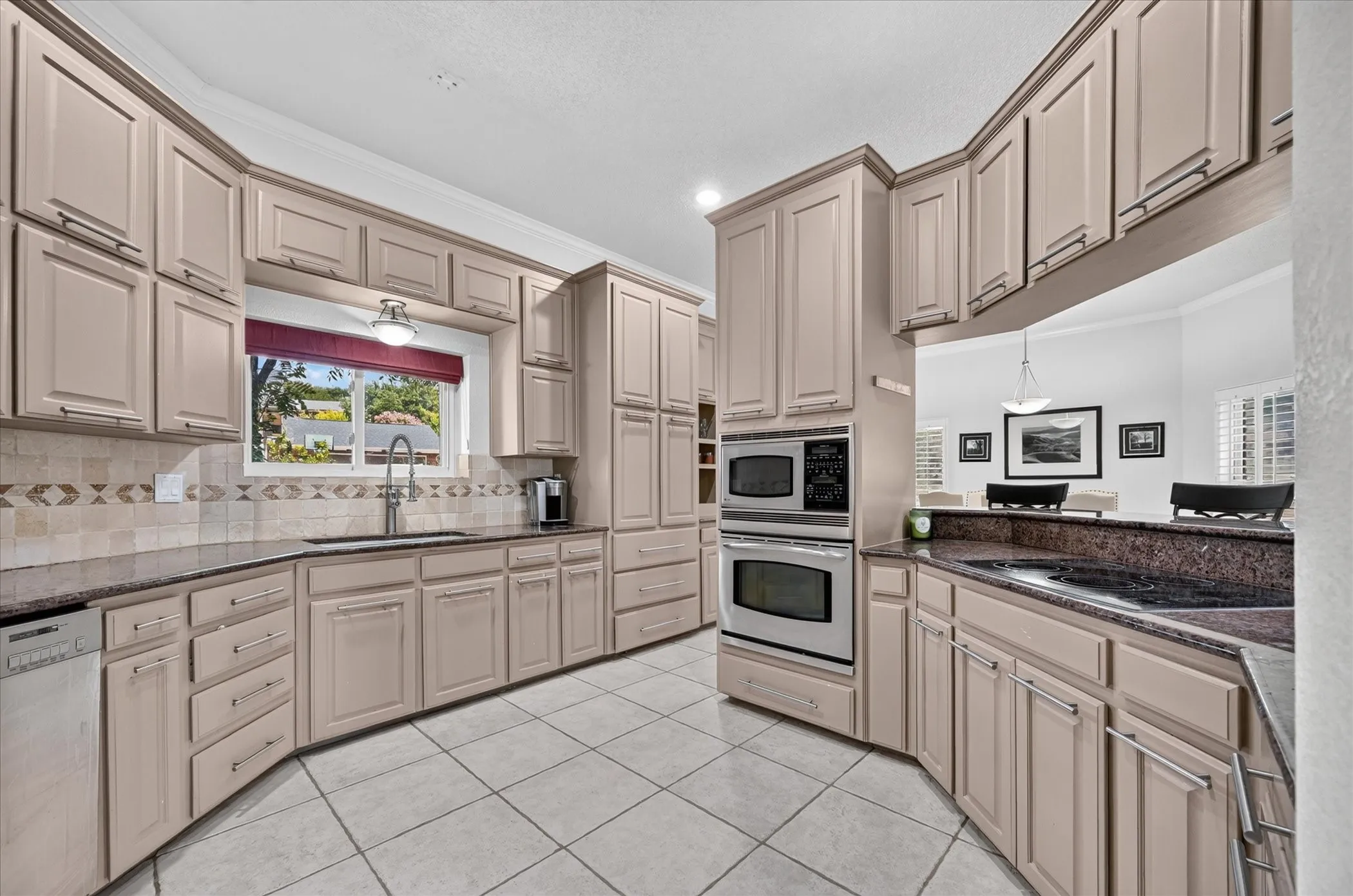 Single Family Residence For Sale in Tarrant County , 7624 Skylake Drive, Fort Worth, Texas 76179, 3 Bedroom, 3 Bathroom, 2 Garage spaces, 3,123 Sqft, built in 1985, mls#21382366, Real Estate Agent in Fort Worth, Homes For Sale in Tarrant county, Homes For Sale in Fort Worth, Realtor in Fort Worth Texas, Real Estate Brokerage Independent Realty Texas, Luminita Cordes Realtor