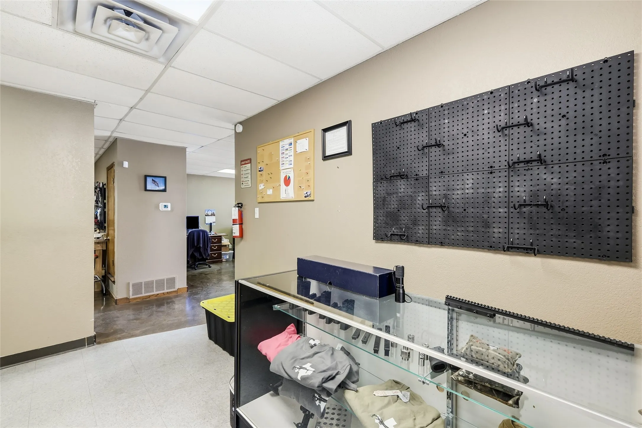 Business For Sale in Tarrant County , 1520 Southeast Parkway, Azle, Texas 76020, 0, 0, Garage spaces, 4,180 Sqft, built in 1996, mls#21364086, Real Estate Agent in Azle, Homes For Sale in Tarrant county, Homes For Sale in Azle, Realtor in Azle Texas, Real Estate Brokerage Independent Realty Texas, Luminita Cordes Realtor