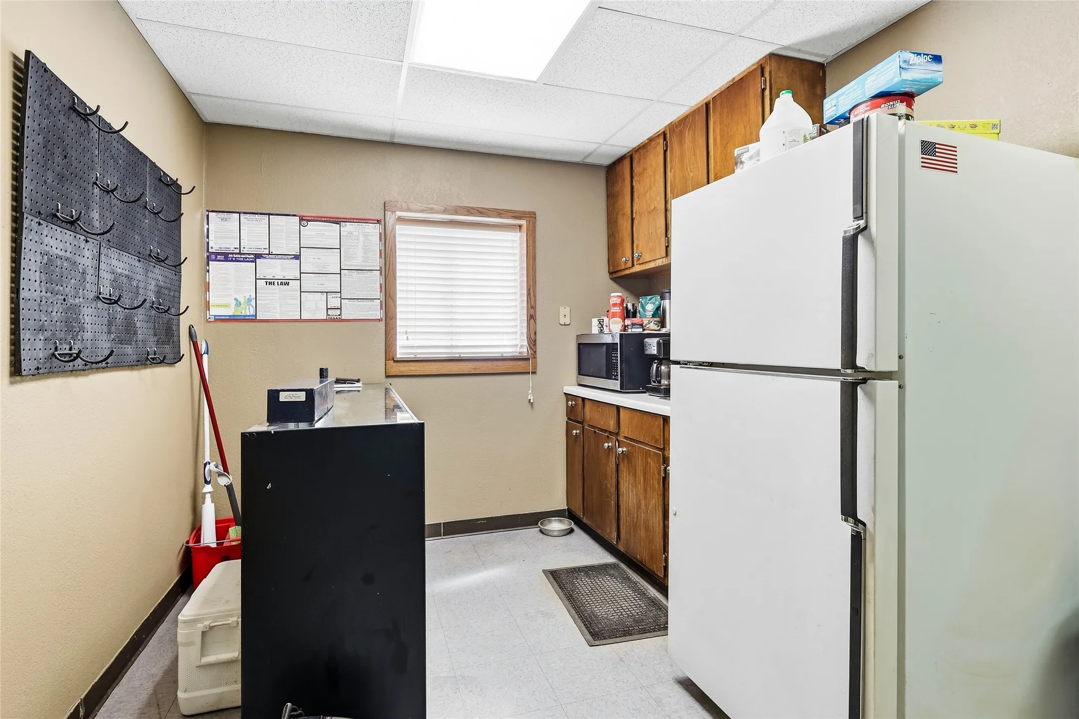 Business For Sale in Tarrant County , 1520 Southeast Parkway, Azle, Texas 76020, 0, 0, Garage spaces, 4,180 Sqft, built in 1996, mls#21364086, Real Estate Agent in Azle, Homes For Sale in Tarrant county, Homes For Sale in Azle, Realtor in Azle Texas, Real Estate Brokerage Independent Realty Texas, Luminita Cordes Realtor
