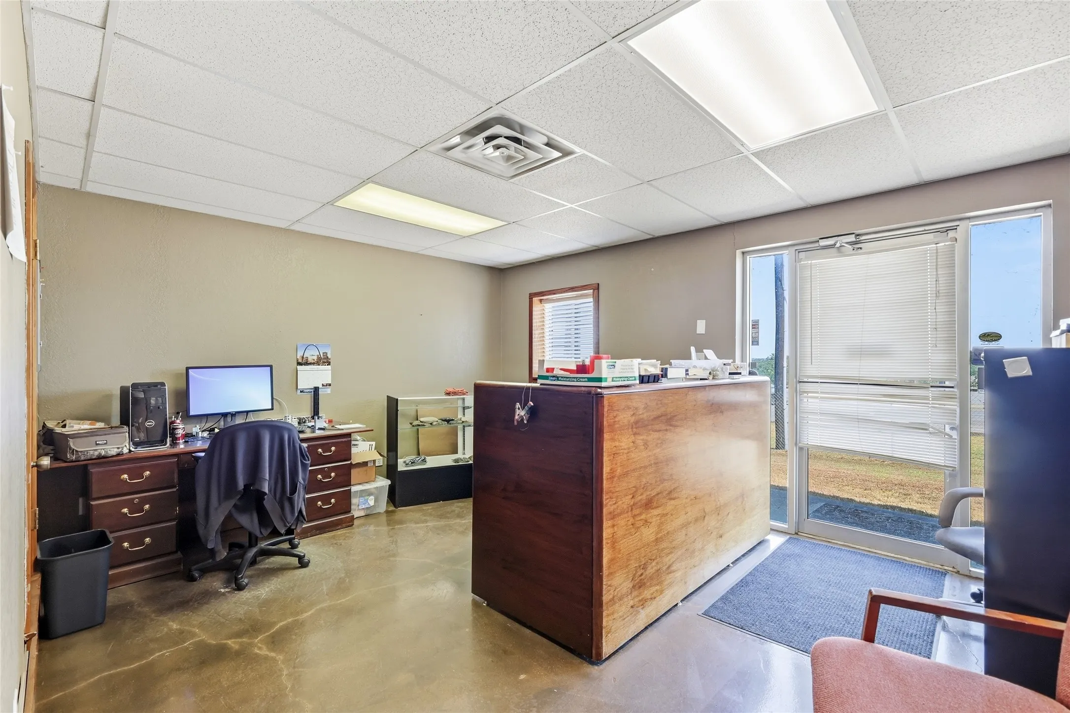 Business For Sale in Tarrant County , 1520 Southeast Parkway, Azle, Texas 76020, 0, 0, Garage spaces, 4,180 Sqft, built in 1996, mls#21364086, Real Estate Agent in Azle, Homes For Sale in Tarrant county, Homes For Sale in Azle, Realtor in Azle Texas, Real Estate Brokerage Independent Realty Texas, Luminita Cordes Realtor
