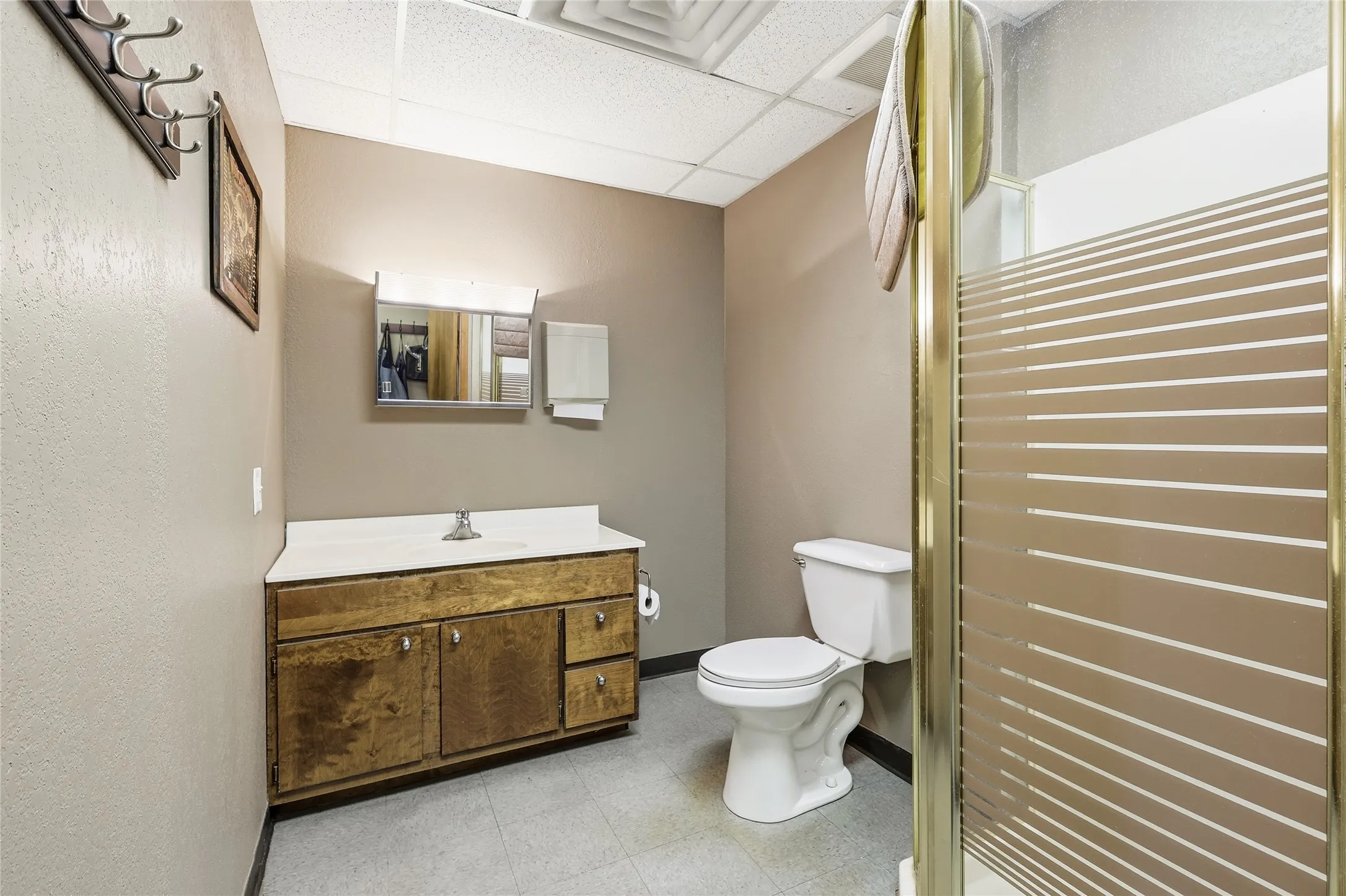 Business For Sale in Tarrant County , 1520 Southeast Parkway, Azle, Texas 76020, 0, 0, Garage spaces, 4,180 Sqft, built in 1996, mls#21364086, Real Estate Agent in Azle, Homes For Sale in Tarrant county, Homes For Sale in Azle, Realtor in Azle Texas, Real Estate Brokerage Independent Realty Texas, Luminita Cordes Realtor