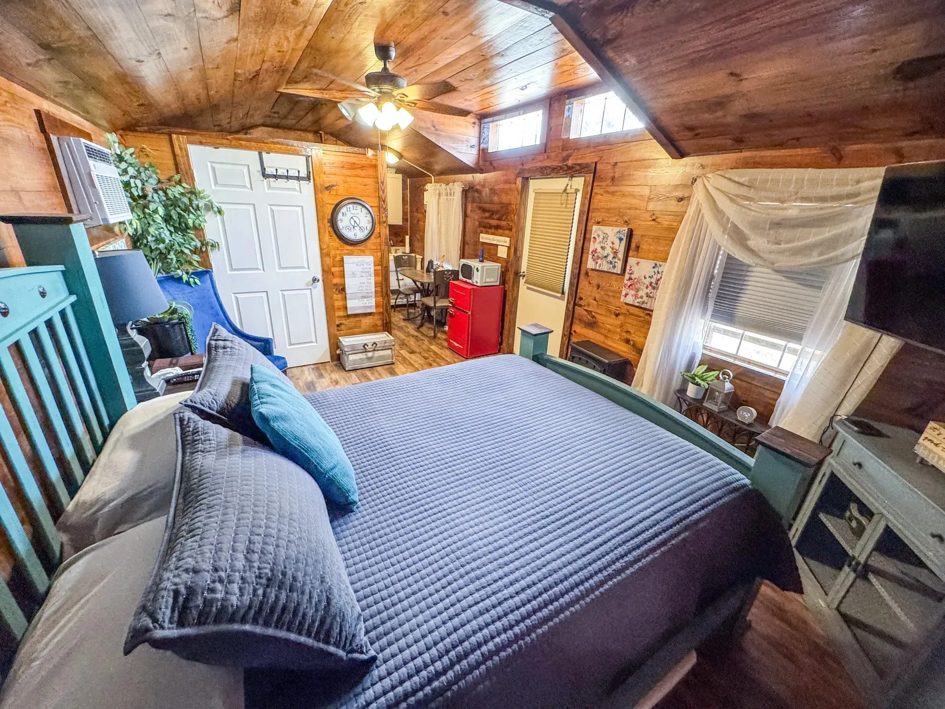 Manufactured Home For Sale in Marion County , 2924 Us-59, Jefferson, Texas 75657, 3 Bedroom, 2 Bathroom, Garage spaces, 1,560 Sqft, built in 2020, mls#21383356, Real Estate Agent in Jefferson, Homes For Sale in Marion county, Homes For Sale in Jefferson, Realtor in Jefferson Texas, Real Estate Brokerage Independent Realty Texas, Luminita Cordes Realtor