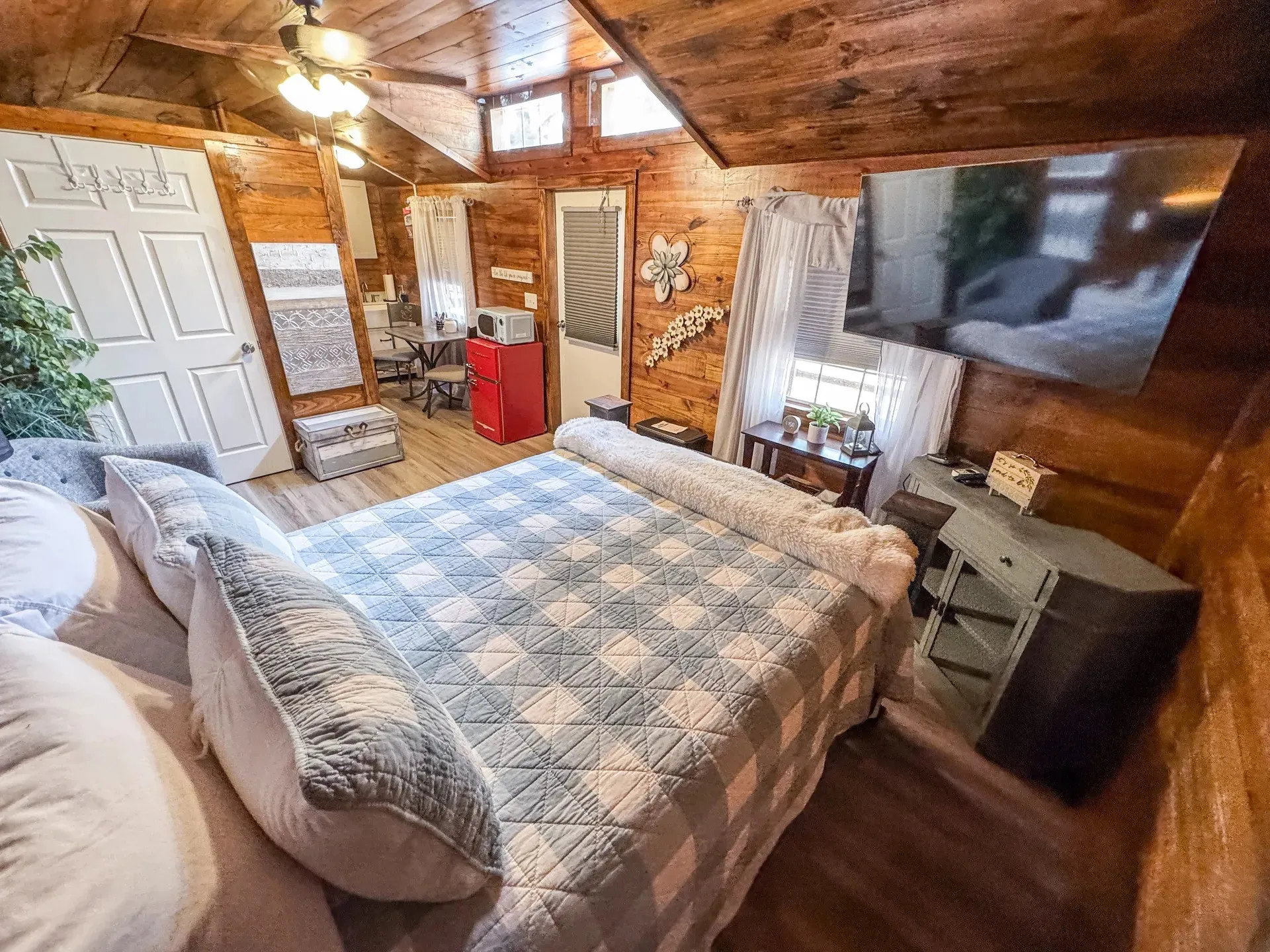 Manufactured Home For Sale in Marion County , 2924 Us-59, Jefferson, Texas 75657, 3 Bedroom, 2 Bathroom, Garage spaces, 1,560 Sqft, built in 2020, mls#21383356, Real Estate Agent in Jefferson, Homes For Sale in Marion county, Homes For Sale in Jefferson, Realtor in Jefferson Texas, Real Estate Brokerage Independent Realty Texas, Luminita Cordes Realtor