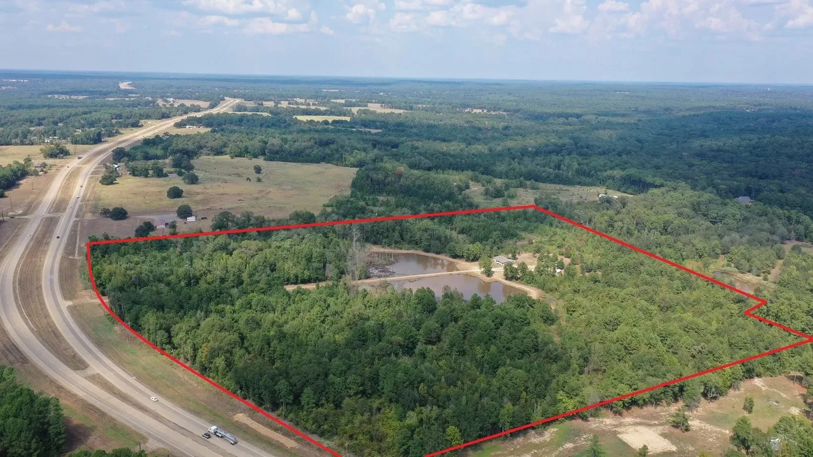 Manufactured Home For Sale in Marion County , 2924 Us-59, Jefferson, Texas 75657, 3 Bedroom, 2 Bathroom, Garage spaces, 1,560 Sqft, built in 2020, mls#21383356, Real Estate Agent in Jefferson, Homes For Sale in Marion county, Homes For Sale in Jefferson, Realtor in Jefferson Texas, Real Estate Brokerage Independent Realty Texas, Luminita Cordes Realtor