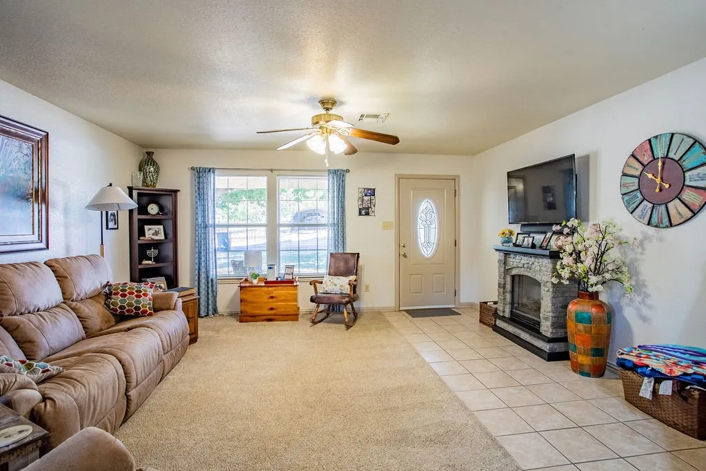 Single Family Residence For Sale in Shackelford County , 207 Roeser Street, Albany, Texas 76430, 5 Bedroom, 4 Bathroom, 2 Garage spaces, 3,010 Sqft, built in 2008, mls#21383359, Real Estate Agent in Albany, Homes For Sale in Shackelford county, Homes For Sale in Albany, Realtor in Albany Texas, Real Estate Brokerage Independent Realty Texas, Luminita Cordes Realtor