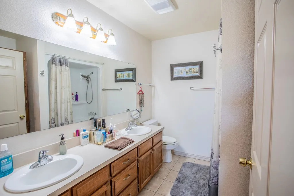 Single Family Residence For Sale in Shackelford County , 207 Roeser Street, Albany, Texas 76430, 5 Bedroom, 4 Bathroom, 2 Garage spaces, 3,010 Sqft, built in 2008, mls#21383359, Real Estate Agent in Albany, Homes For Sale in Shackelford county, Homes For Sale in Albany, Realtor in Albany Texas, Real Estate Brokerage Independent Realty Texas, Luminita Cordes Realtor