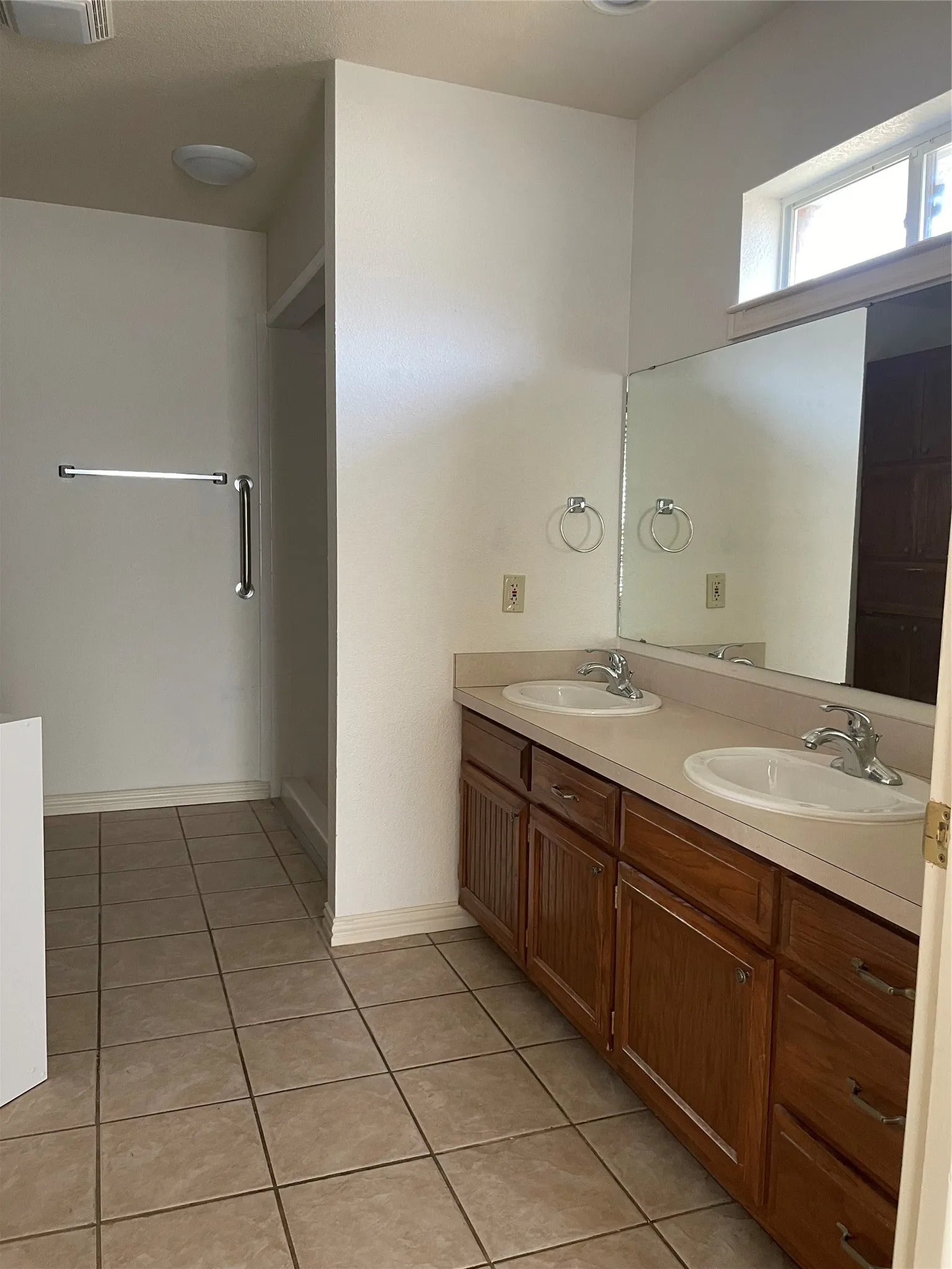 Single Family Residence For Sale in Shackelford County , 207 Roeser Street, Albany, Texas 76430, 5 Bedroom, 4 Bathroom, 2 Garage spaces, 3,010 Sqft, built in 2008, mls#21383359, Real Estate Agent in Albany, Homes For Sale in Shackelford county, Homes For Sale in Albany, Realtor in Albany Texas, Real Estate Brokerage Independent Realty Texas, Luminita Cordes Realtor