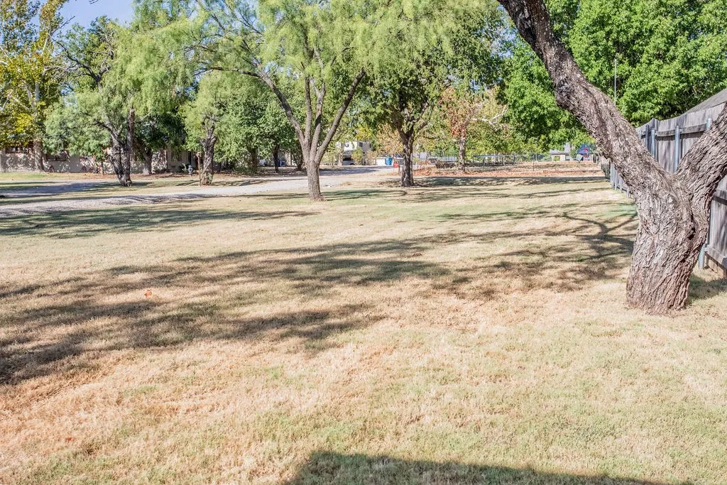 Single Family Residence For Sale in Shackelford County , 207 Roeser Street, Albany, Texas 76430, 5 Bedroom, 4 Bathroom, 2 Garage spaces, 3,010 Sqft, built in 2008, mls#21383359, Real Estate Agent in Albany, Homes For Sale in Shackelford county, Homes For Sale in Albany, Realtor in Albany Texas, Real Estate Brokerage Independent Realty Texas, Luminita Cordes Realtor
