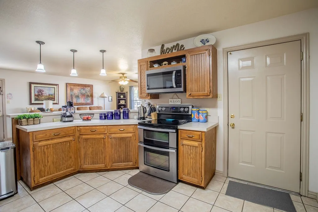 Single Family Residence For Sale in Shackelford County , 207 Roeser Street, Albany, Texas 76430, 5 Bedroom, 4 Bathroom, 2 Garage spaces, 3,010 Sqft, built in 2008, mls#21383359, Real Estate Agent in Albany, Homes For Sale in Shackelford county, Homes For Sale in Albany, Realtor in Albany Texas, Real Estate Brokerage Independent Realty Texas, Luminita Cordes Realtor