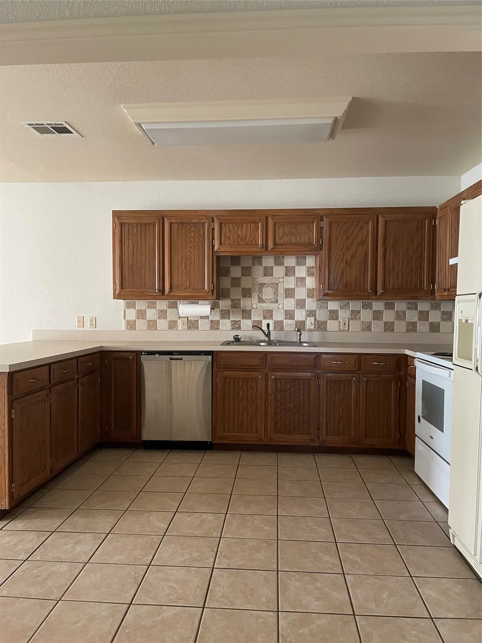 Single Family Residence For Sale in Shackelford County , 207 Roeser Street, Albany, Texas 76430, 5 Bedroom, 4 Bathroom, 2 Garage spaces, 3,010 Sqft, built in 2008, mls#21383359, Real Estate Agent in Albany, Homes For Sale in Shackelford county, Homes For Sale in Albany, Realtor in Albany Texas, Real Estate Brokerage Independent Realty Texas, Luminita Cordes Realtor