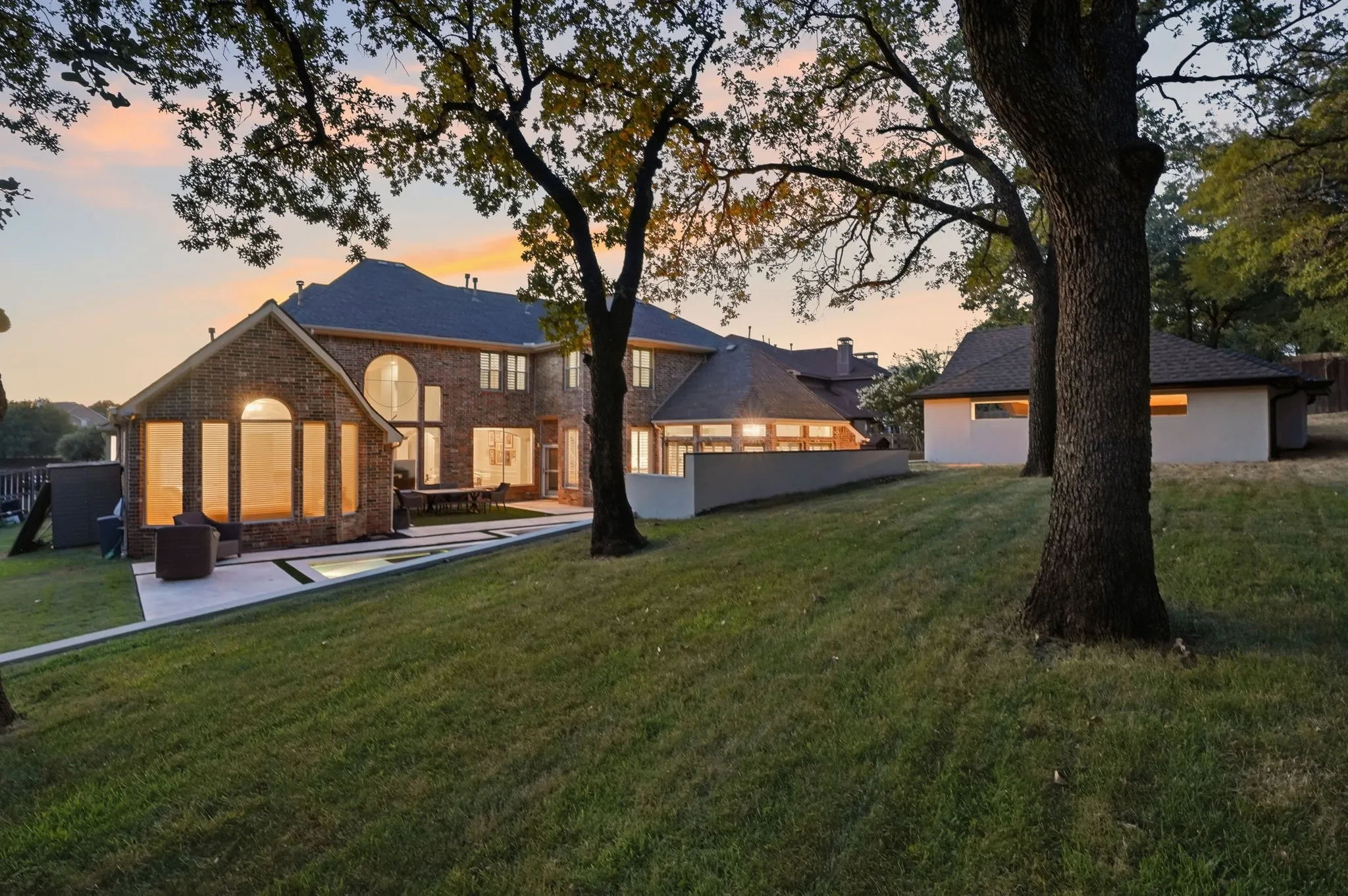 Single Family Residence For Sale in Tarrant County , 1211 Wellington Drive, Keller, Texas 76248, 4 Bedroom, 4 Bathroom, 3 Garage spaces, 4,394 Sqft, built in 2000, mls#21345850, Real Estate Agent in Keller, Homes For Sale in Tarrant county, Homes For Sale in Keller, Realtor in Keller Texas, Real Estate Brokerage Independent Realty Texas, Luminita Cordes Realtor