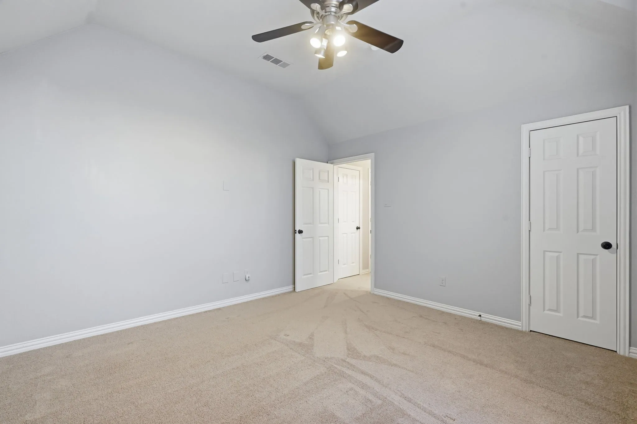 Single Family Residence For Sale in Tarrant County , 1211 Wellington Drive, Keller, Texas 76248, 4 Bedroom, 4 Bathroom, 3 Garage spaces, 4,394 Sqft, built in 2000, mls#21345850, Real Estate Agent in Keller, Homes For Sale in Tarrant county, Homes For Sale in Keller, Realtor in Keller Texas, Real Estate Brokerage Independent Realty Texas, Luminita Cordes Realtor