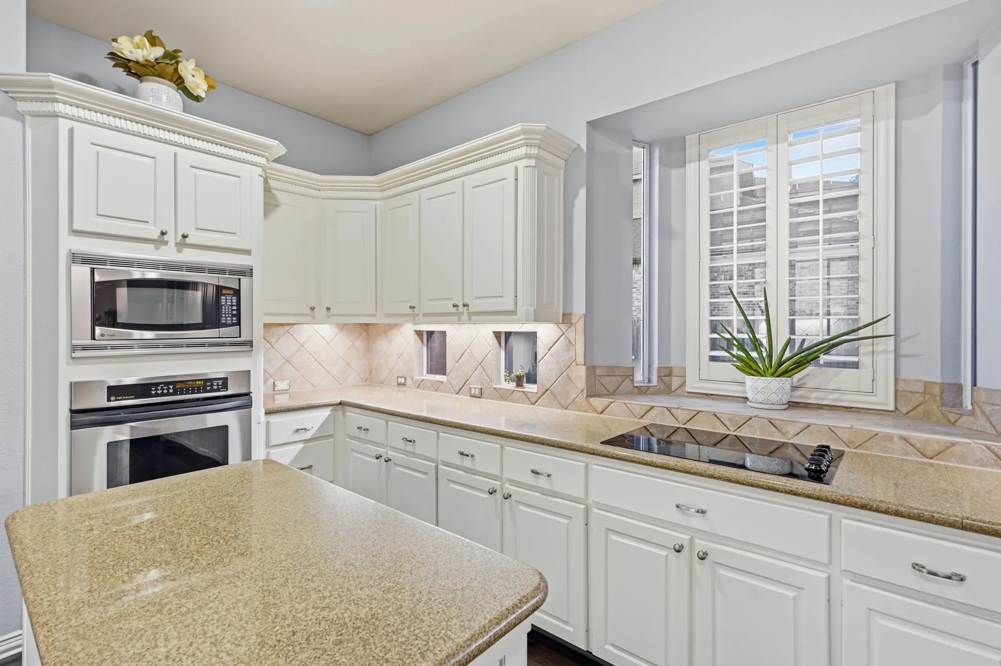 Single Family Residence For Sale in Tarrant County , 1211 Wellington Drive, Keller, Texas 76248, 4 Bedroom, 4 Bathroom, 3 Garage spaces, 4,394 Sqft, built in 2000, mls#21345850, Real Estate Agent in Keller, Homes For Sale in Tarrant county, Homes For Sale in Keller, Realtor in Keller Texas, Real Estate Brokerage Independent Realty Texas, Luminita Cordes Realtor