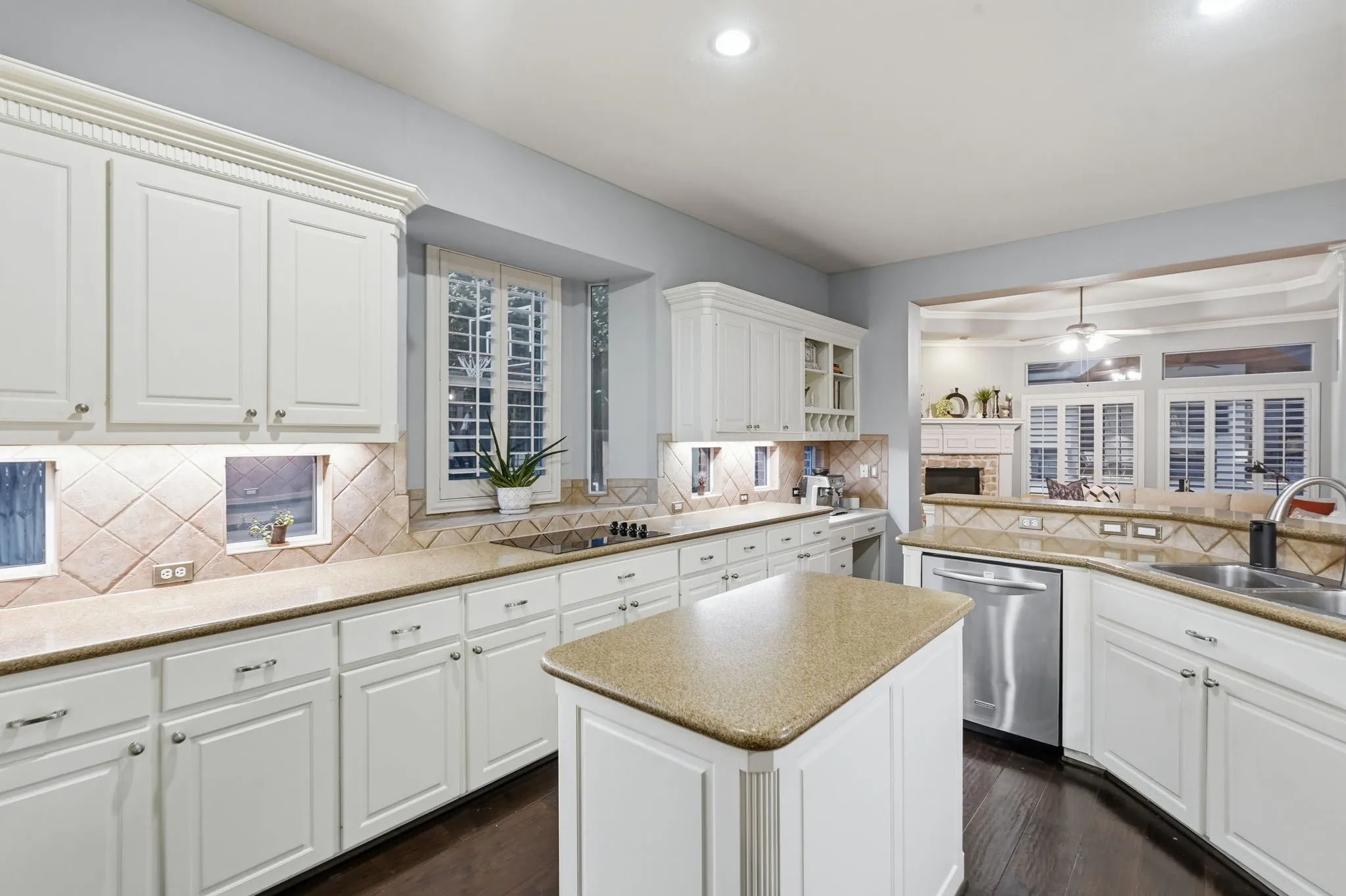 Single Family Residence For Sale in Tarrant County , 1211 Wellington Drive, Keller, Texas 76248, 4 Bedroom, 4 Bathroom, 3 Garage spaces, 4,394 Sqft, built in 2000, mls#21345850, Real Estate Agent in Keller, Homes For Sale in Tarrant county, Homes For Sale in Keller, Realtor in Keller Texas, Real Estate Brokerage Independent Realty Texas, Luminita Cordes Realtor