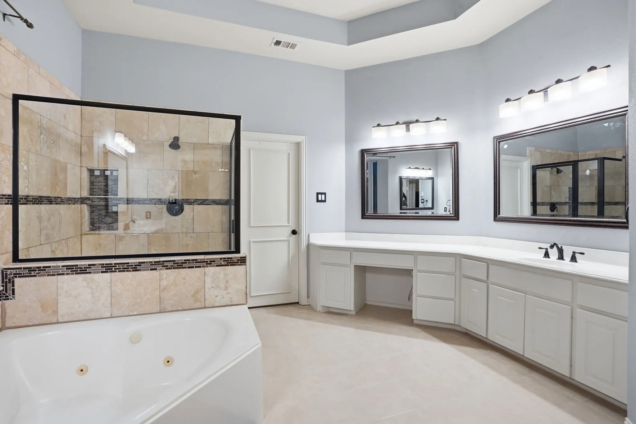 Single Family Residence For Sale in Tarrant County , 1211 Wellington Drive, Keller, Texas 76248, 4 Bedroom, 4 Bathroom, 3 Garage spaces, 4,394 Sqft, built in 2000, mls#21345850, Real Estate Agent in Keller, Homes For Sale in Tarrant county, Homes For Sale in Keller, Realtor in Keller Texas, Real Estate Brokerage Independent Realty Texas, Luminita Cordes Realtor