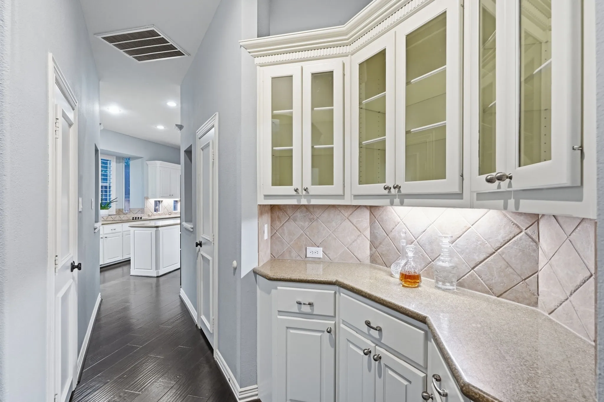 Single Family Residence For Sale in Tarrant County , 1211 Wellington Drive, Keller, Texas 76248, 4 Bedroom, 4 Bathroom, 3 Garage spaces, 4,394 Sqft, built in 2000, mls#21345850, Real Estate Agent in Keller, Homes For Sale in Tarrant county, Homes For Sale in Keller, Realtor in Keller Texas, Real Estate Brokerage Independent Realty Texas, Luminita Cordes Realtor