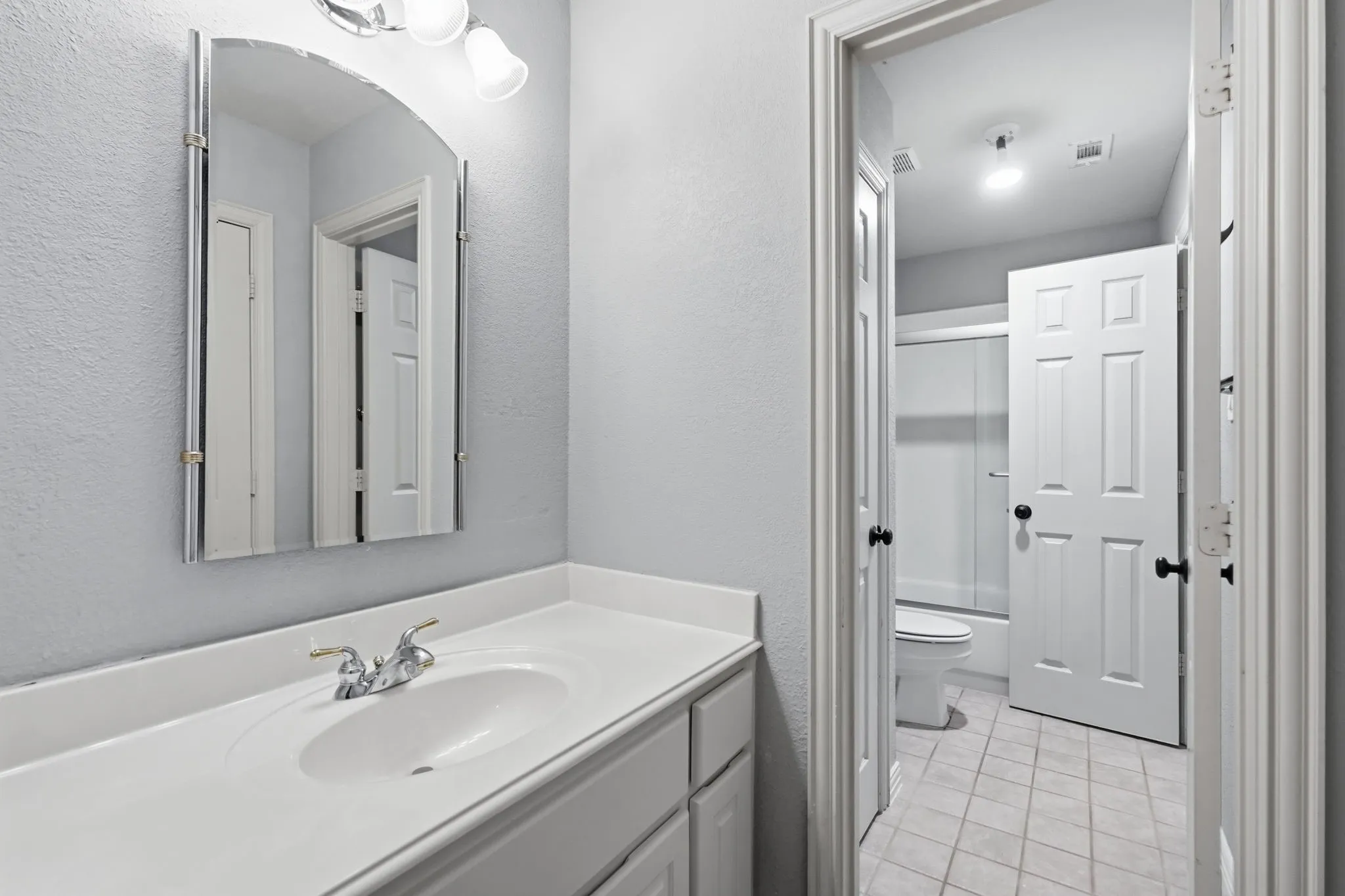 Single Family Residence For Sale in Tarrant County , 1211 Wellington Drive, Keller, Texas 76248, 4 Bedroom, 4 Bathroom, 3 Garage spaces, 4,394 Sqft, built in 2000, mls#21345850, Real Estate Agent in Keller, Homes For Sale in Tarrant county, Homes For Sale in Keller, Realtor in Keller Texas, Real Estate Brokerage Independent Realty Texas, Luminita Cordes Realtor