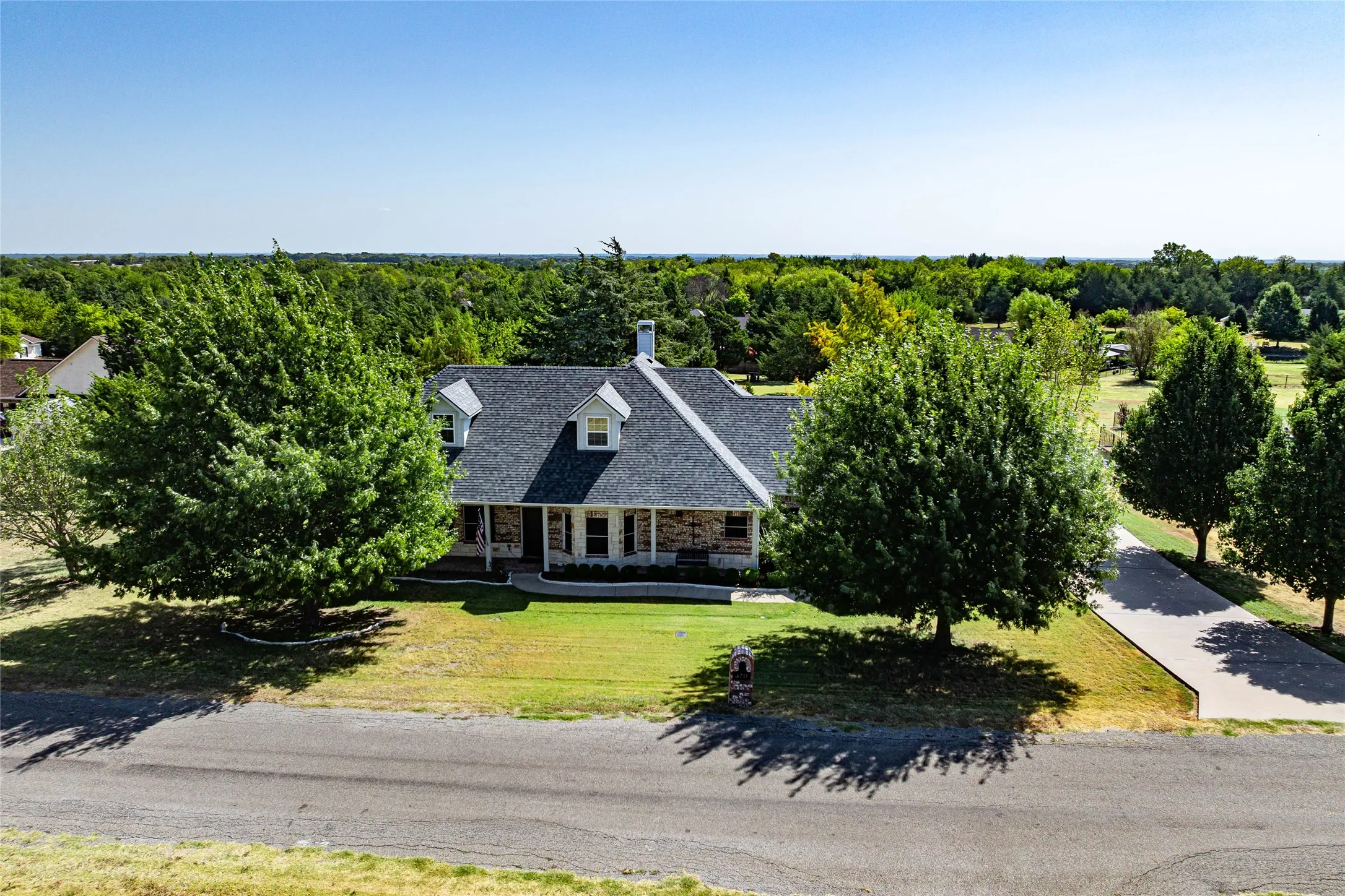 Single Family Residence For Sale in Grayson County , 3711 Heatherwood Lane, Sherman, Texas 75090, 3 Bedroom, 2 Bathroom, 2 Garage spaces, 2,436 Sqft, built in 2012, mls#21380045, Real Estate Agent in Sherman, Homes For Sale in Grayson county, Homes For Sale in Sherman, Realtor in Sherman Texas, Real Estate Brokerage Independent Realty Texas, Luminita Cordes Realtor