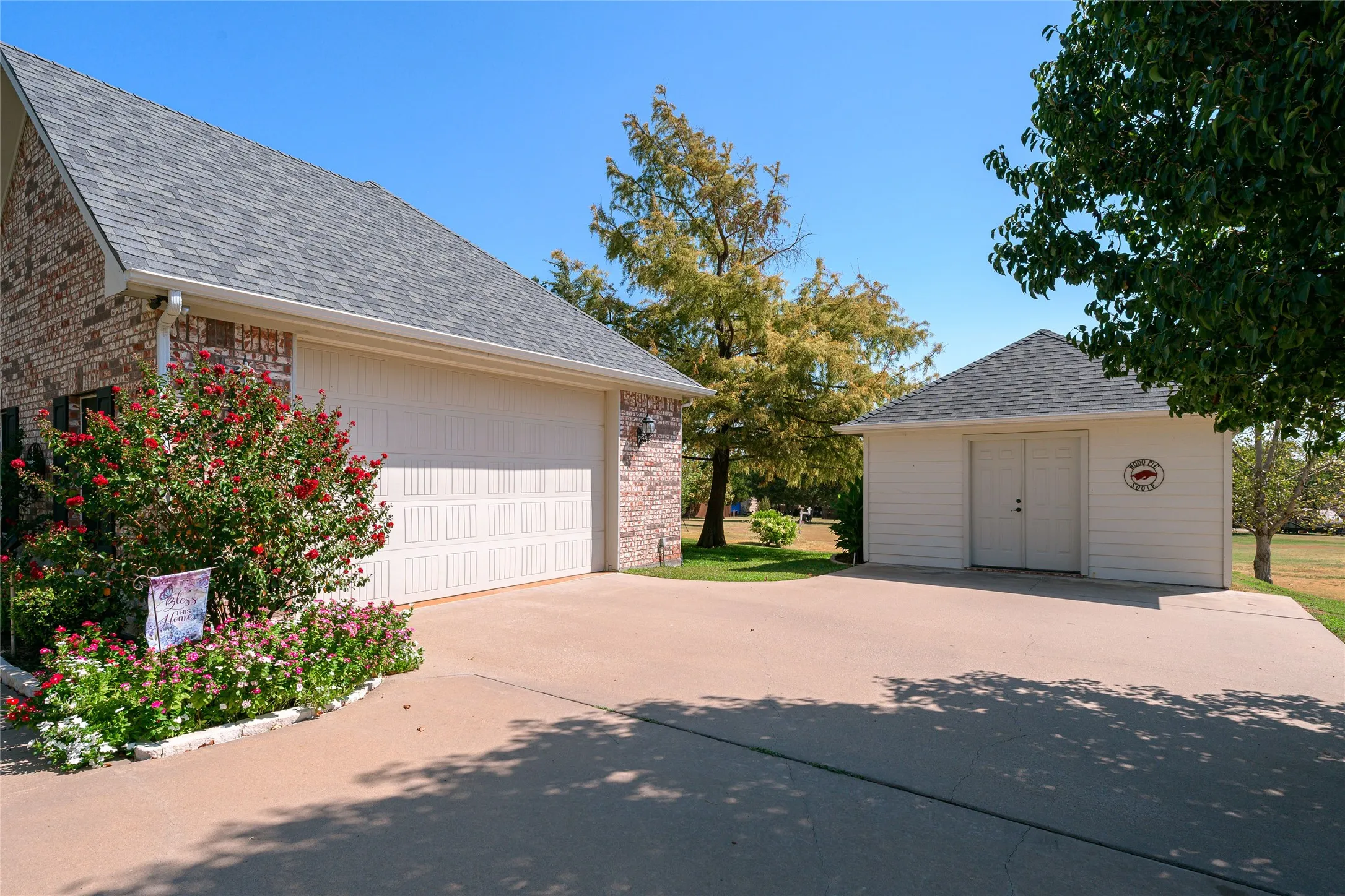 Single Family Residence For Sale in Grayson County , 3711 Heatherwood Lane, Sherman, Texas 75090, 3 Bedroom, 2 Bathroom, 2 Garage spaces, 2,436 Sqft, built in 2012, mls#21380045, Real Estate Agent in Sherman, Homes For Sale in Grayson county, Homes For Sale in Sherman, Realtor in Sherman Texas, Real Estate Brokerage Independent Realty Texas, Luminita Cordes Realtor