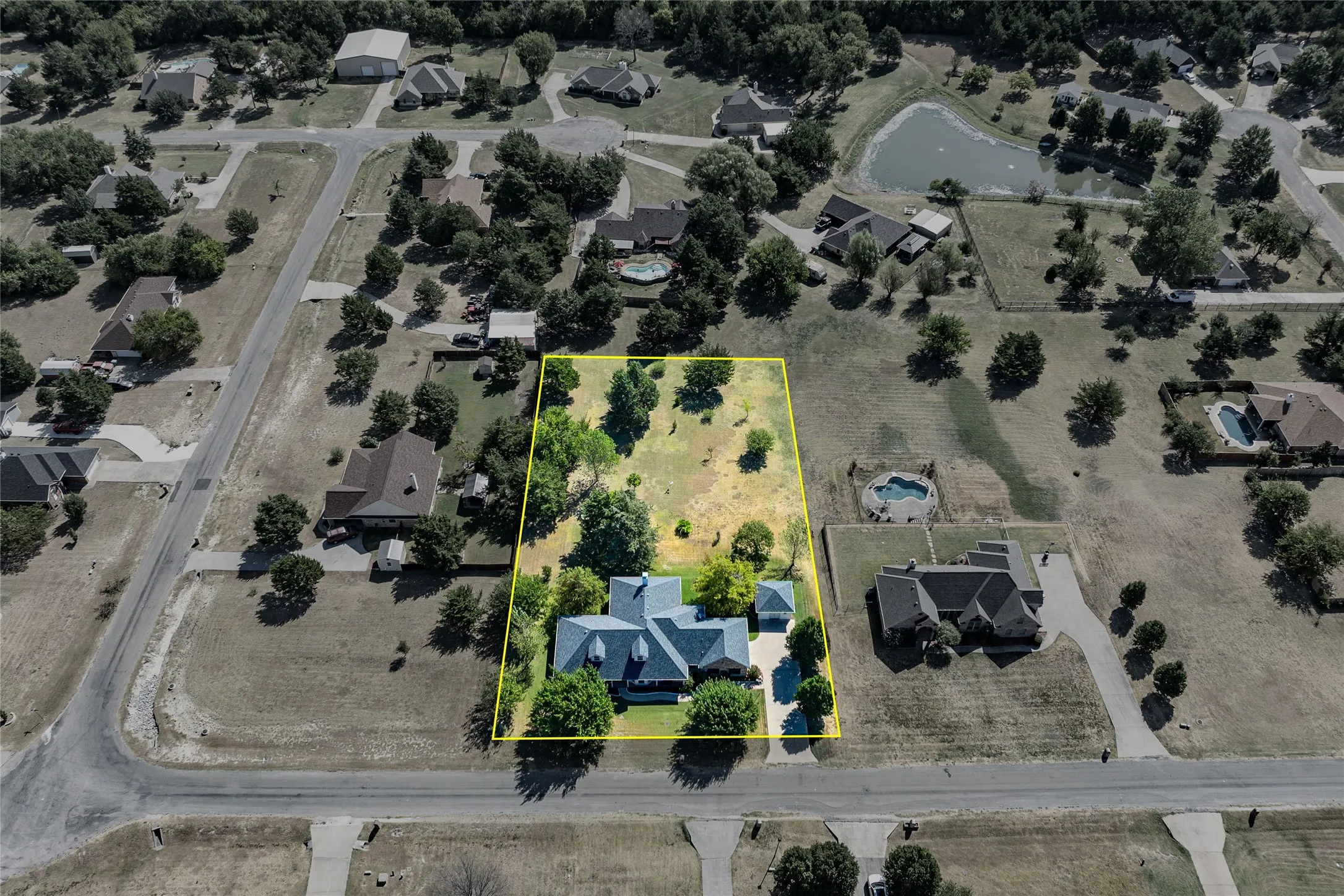 Single Family Residence For Sale in Grayson County , 3711 Heatherwood Lane, Sherman, Texas 75090, 3 Bedroom, 2 Bathroom, 2 Garage spaces, 2,436 Sqft, built in 2012, mls#21380045, Real Estate Agent in Sherman, Homes For Sale in Grayson county, Homes For Sale in Sherman, Realtor in Sherman Texas, Real Estate Brokerage Independent Realty Texas, Luminita Cordes Realtor