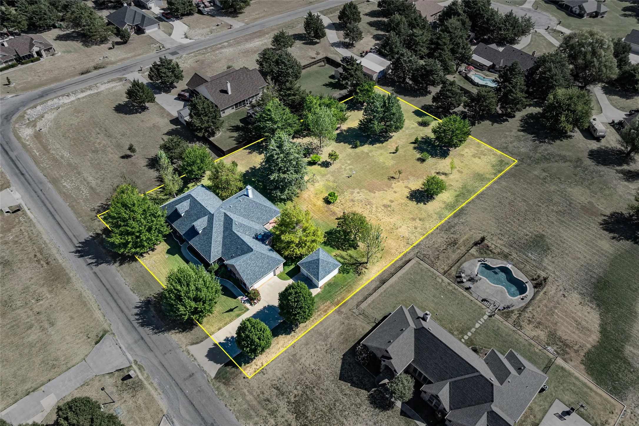 Single Family Residence For Sale in Grayson County , 3711 Heatherwood Lane, Sherman, Texas 75090, 3 Bedroom, 2 Bathroom, 2 Garage spaces, 2,436 Sqft, built in 2012, mls#21380045, Real Estate Agent in Sherman, Homes For Sale in Grayson county, Homes For Sale in Sherman, Realtor in Sherman Texas, Real Estate Brokerage Independent Realty Texas, Luminita Cordes Realtor