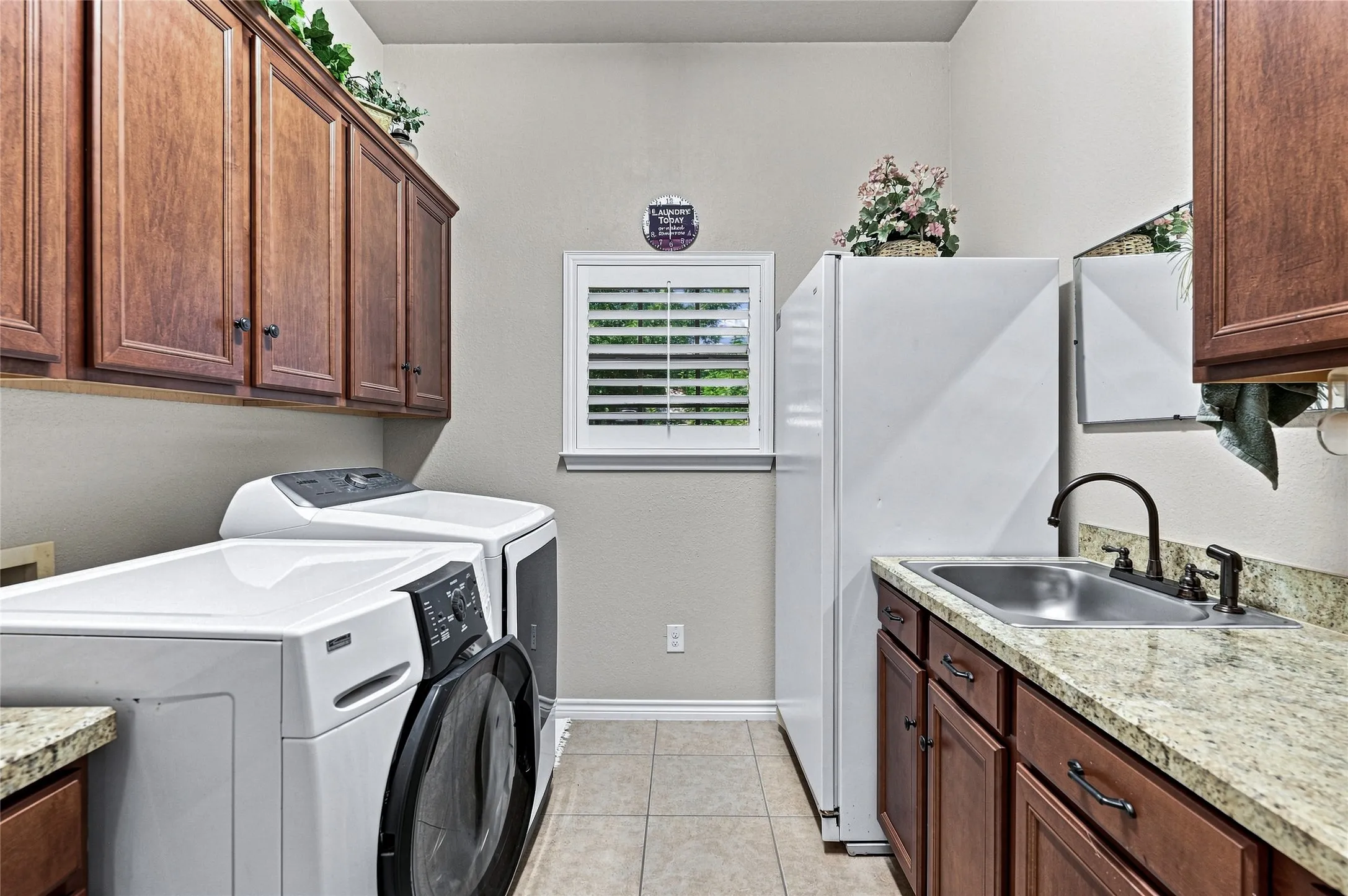 Single Family Residence For Sale in Grayson County , 3711 Heatherwood Lane, Sherman, Texas 75090, 3 Bedroom, 2 Bathroom, 2 Garage spaces, 2,436 Sqft, built in 2012, mls#21380045, Real Estate Agent in Sherman, Homes For Sale in Grayson county, Homes For Sale in Sherman, Realtor in Sherman Texas, Real Estate Brokerage Independent Realty Texas, Luminita Cordes Realtor
