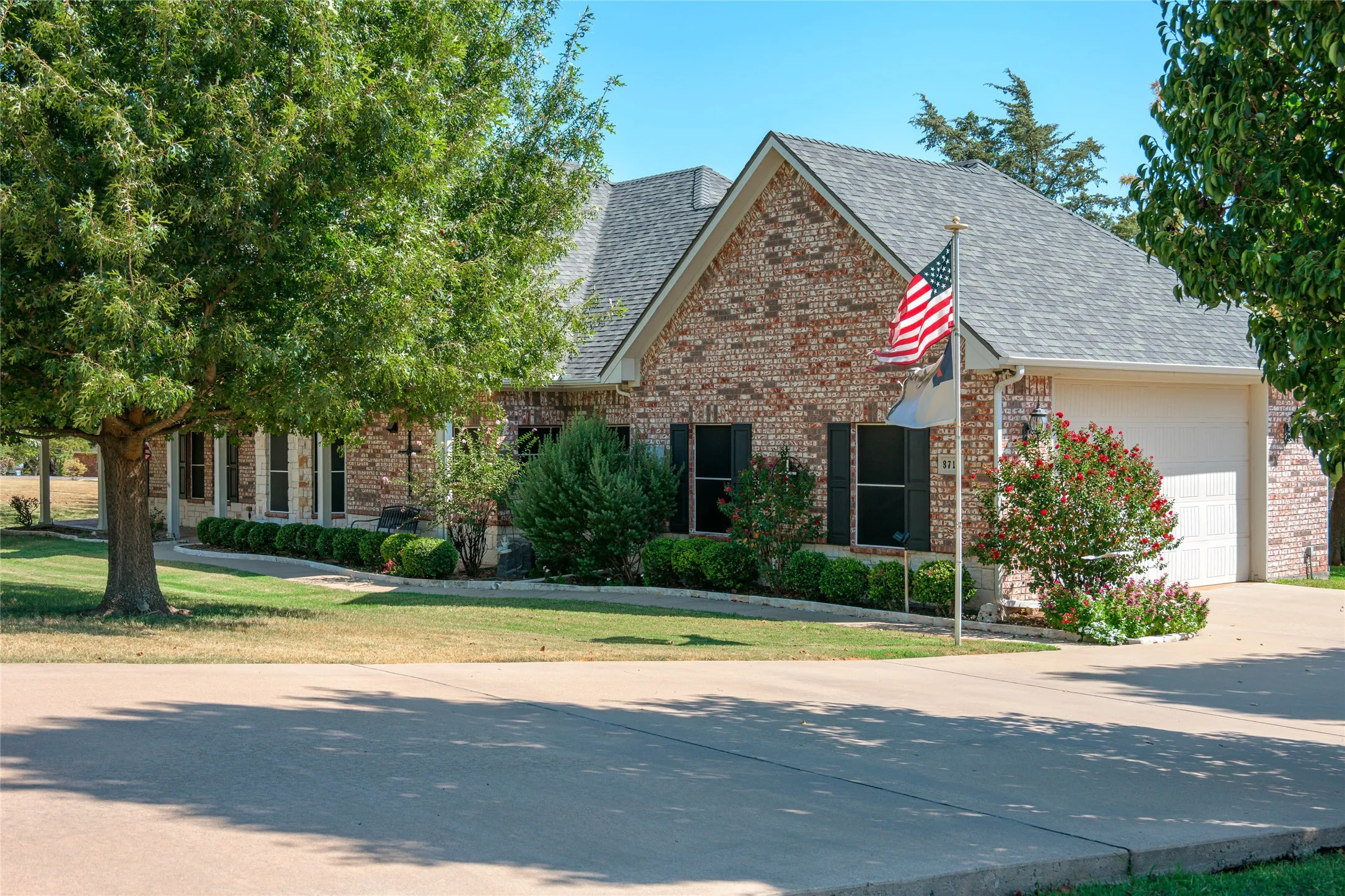 Single Family Residence For Sale in Grayson County , 3711 Heatherwood Lane, Sherman, Texas 75090, 3 Bedroom, 2 Bathroom, 2 Garage spaces, 2,436 Sqft, built in 2012, mls#21380045, Real Estate Agent in Sherman, Homes For Sale in Grayson county, Homes For Sale in Sherman, Realtor in Sherman Texas, Real Estate Brokerage Independent Realty Texas, Luminita Cordes Realtor