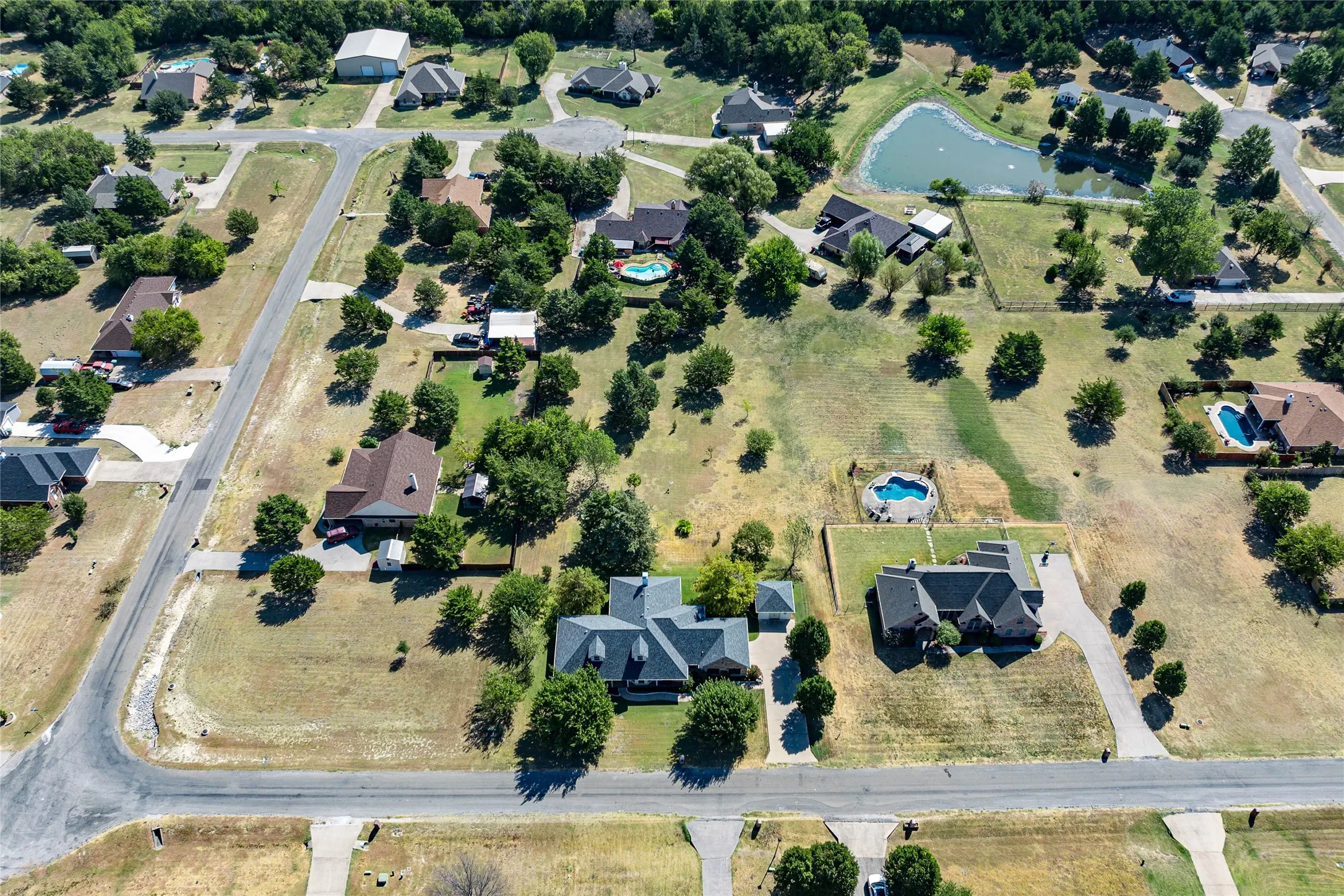 Single Family Residence For Sale in Grayson County , 3711 Heatherwood Lane, Sherman, Texas 75090, 3 Bedroom, 2 Bathroom, 2 Garage spaces, 2,436 Sqft, built in 2012, mls#21380045, Real Estate Agent in Sherman, Homes For Sale in Grayson county, Homes For Sale in Sherman, Realtor in Sherman Texas, Real Estate Brokerage Independent Realty Texas, Luminita Cordes Realtor
