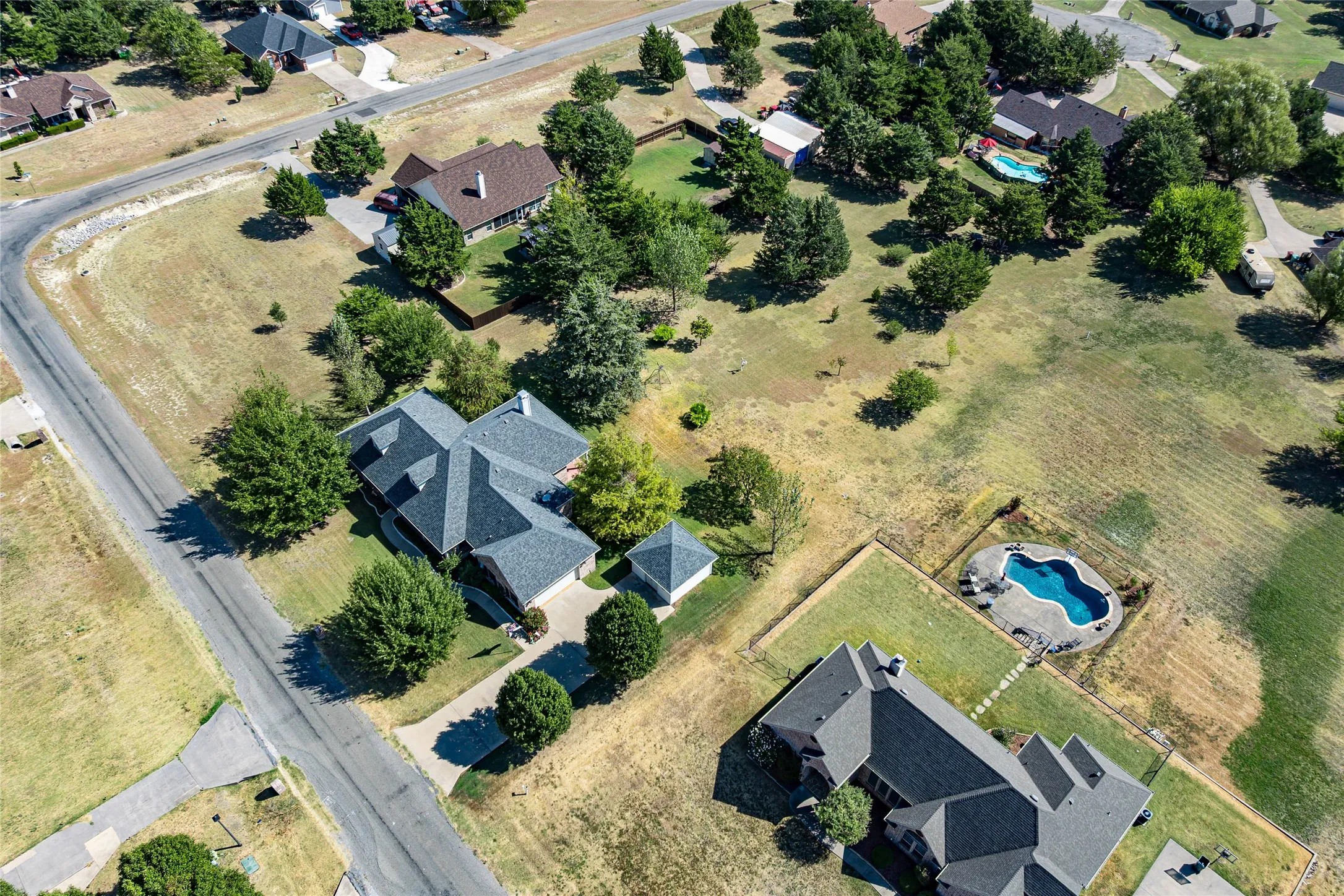 Single Family Residence For Sale in Grayson County , 3711 Heatherwood Lane, Sherman, Texas 75090, 3 Bedroom, 2 Bathroom, 2 Garage spaces, 2,436 Sqft, built in 2012, mls#21380045, Real Estate Agent in Sherman, Homes For Sale in Grayson county, Homes For Sale in Sherman, Realtor in Sherman Texas, Real Estate Brokerage Independent Realty Texas, Luminita Cordes Realtor