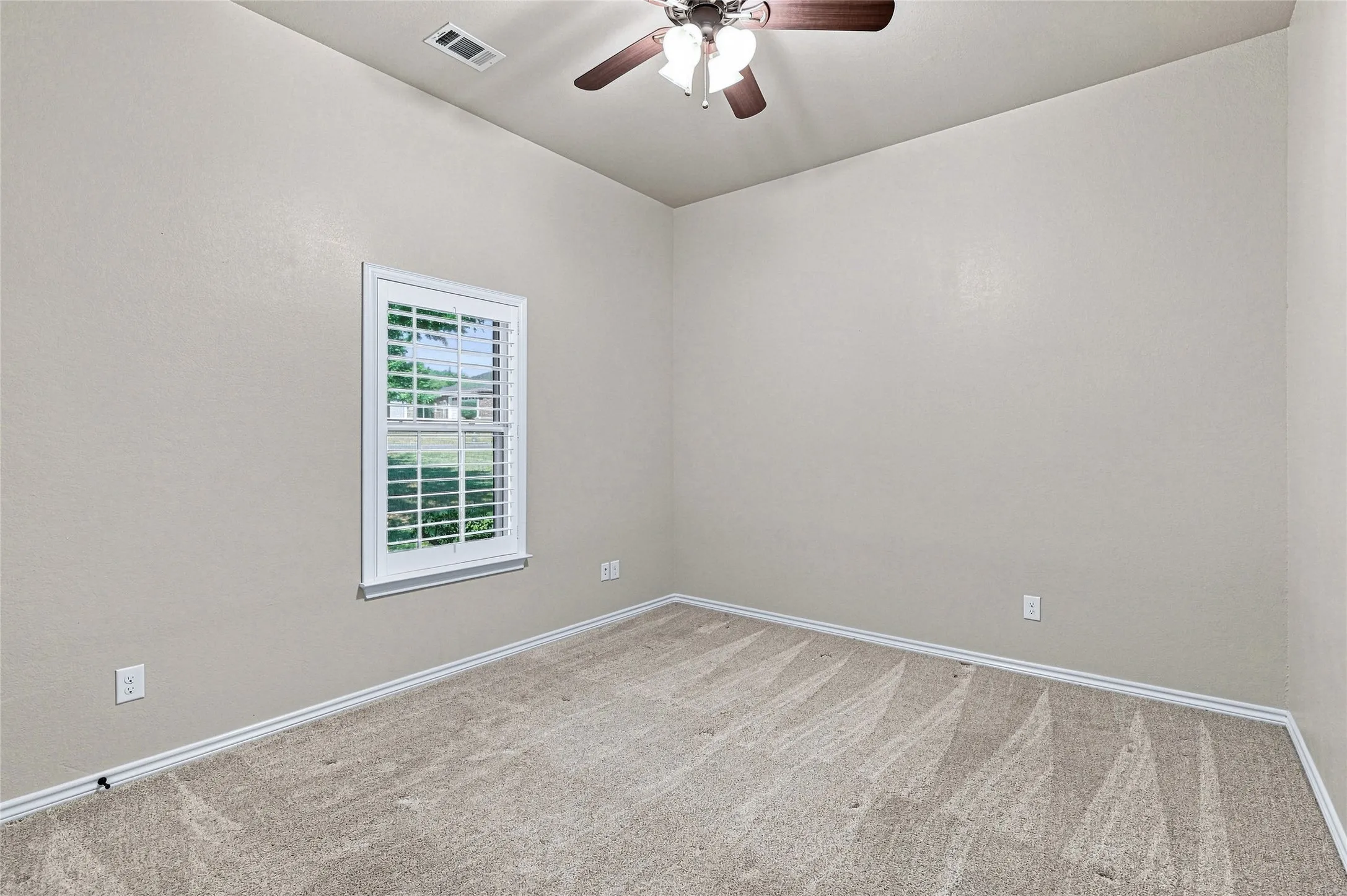 Single Family Residence For Sale in Grayson County , 3711 Heatherwood Lane, Sherman, Texas 75090, 3 Bedroom, 2 Bathroom, 2 Garage spaces, 2,436 Sqft, built in 2012, mls#21380045, Real Estate Agent in Sherman, Homes For Sale in Grayson county, Homes For Sale in Sherman, Realtor in Sherman Texas, Real Estate Brokerage Independent Realty Texas, Luminita Cordes Realtor