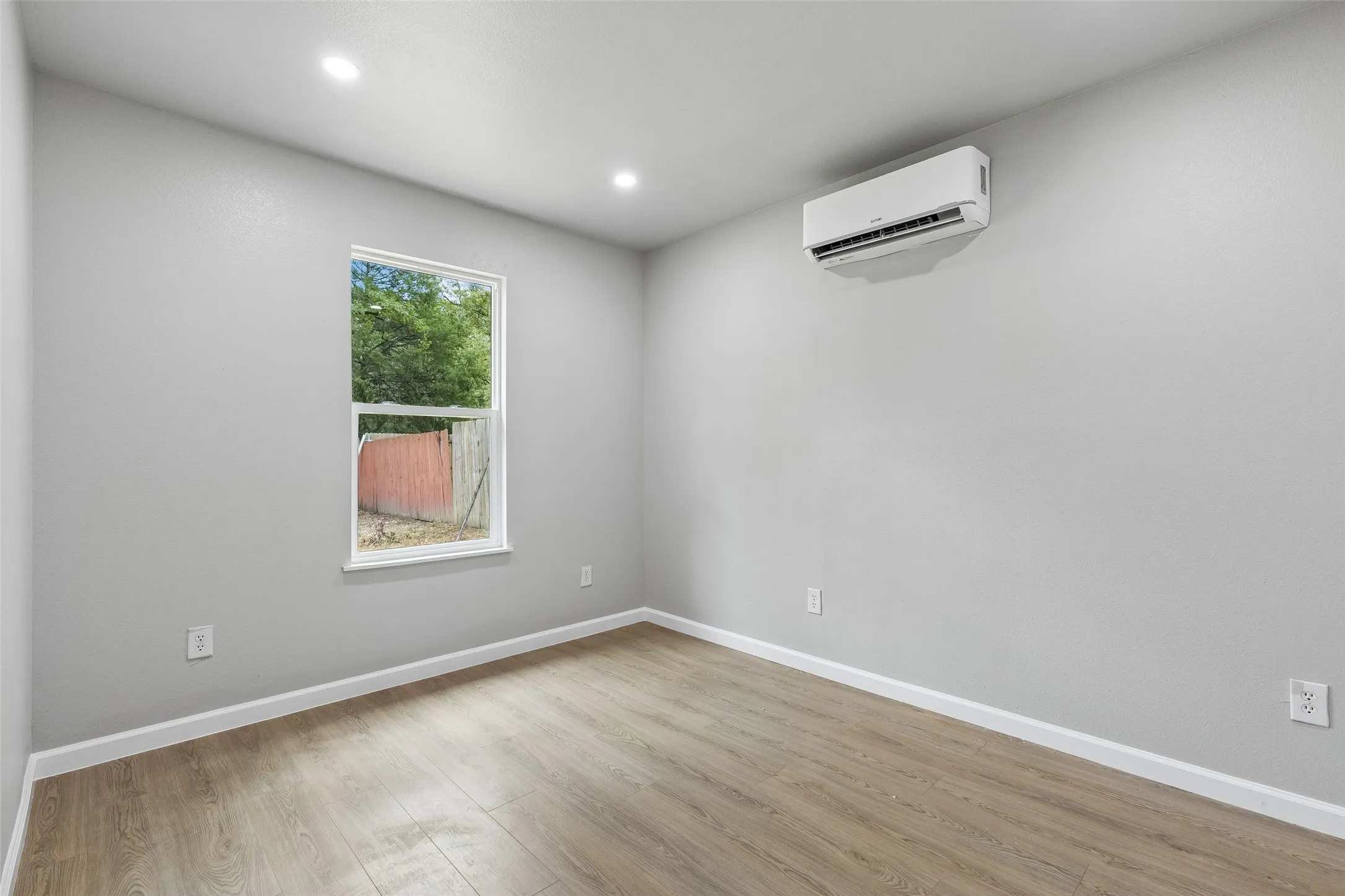 Single Family Residence For Sale in Henderson County , 7570 Double Bridge Road, Mabank, Texas 75156, 3 Bedroom, 2 Bathroom, Garage spaces, 1,096 Sqft, built in 2022, mls#21378912, Real Estate Agent in Mabank, Homes For Sale in Henderson county, Homes For Sale in Mabank, Realtor in Mabank Texas, Real Estate Brokerage Independent Realty Texas, Luminita Cordes Realtor