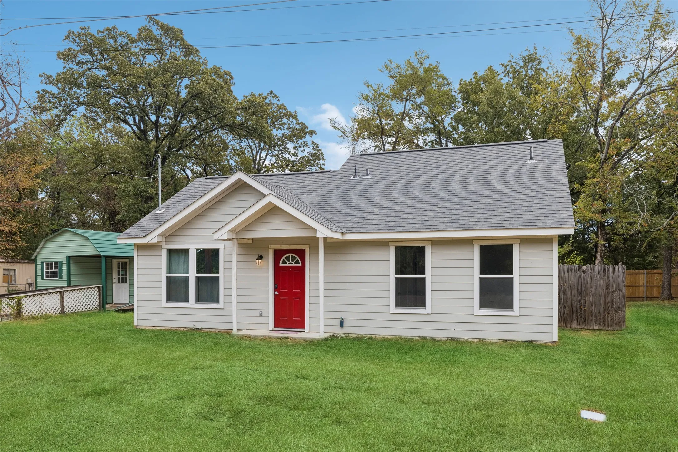 Single Family Residence For Sale in Henderson County , 7570 Double Bridge Road, Mabank, Texas 75156, 3 Bedroom, 2 Bathroom, Garage spaces, 1,096 Sqft, built in 2022, mls#21378912, Real Estate Agent in Mabank, Homes For Sale in Henderson county, Homes For Sale in Mabank, Realtor in Mabank Texas, Real Estate Brokerage Independent Realty Texas, Luminita Cordes Realtor