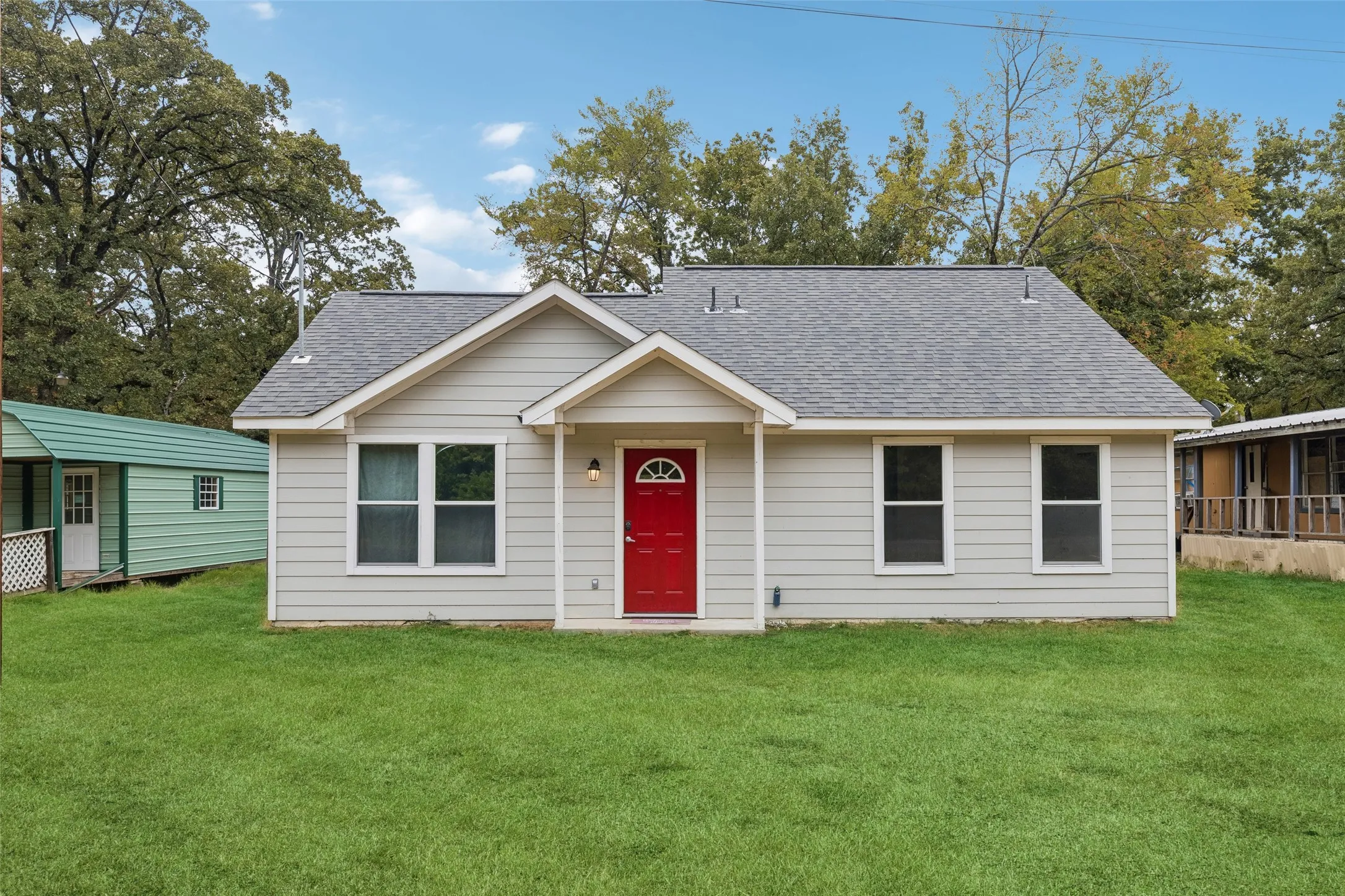 Single Family Residence For Sale in Henderson County , 7570 Double Bridge Road, Mabank, Texas 75156, 3 Bedroom, 2 Bathroom, Garage spaces, 1,096 Sqft, built in 2022, mls#21378912, Real Estate Agent in Mabank, Homes For Sale in Henderson county, Homes For Sale in Mabank, Realtor in Mabank Texas, Real Estate Brokerage Independent Realty Texas, Luminita Cordes Realtor