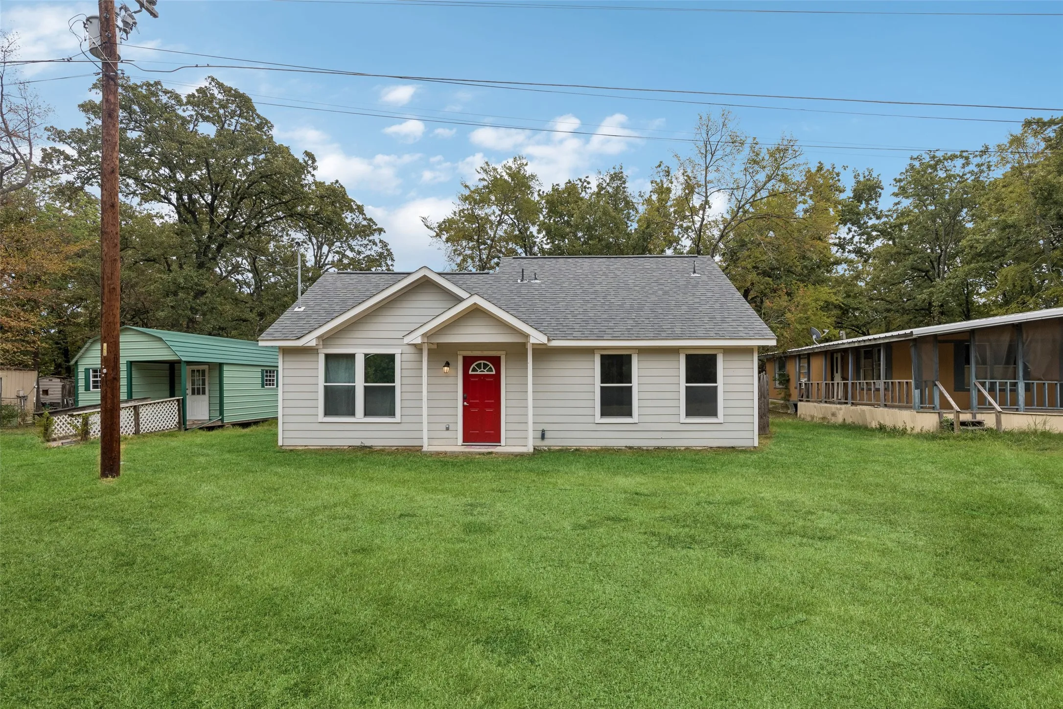 Single Family Residence For Sale in Henderson County , 7570 Double Bridge Road, Mabank, Texas 75156, 3 Bedroom, 2 Bathroom, Garage spaces, 1,096 Sqft, built in 2022, mls#21378912, Real Estate Agent in Mabank, Homes For Sale in Henderson county, Homes For Sale in Mabank, Realtor in Mabank Texas, Real Estate Brokerage Independent Realty Texas, Luminita Cordes Realtor