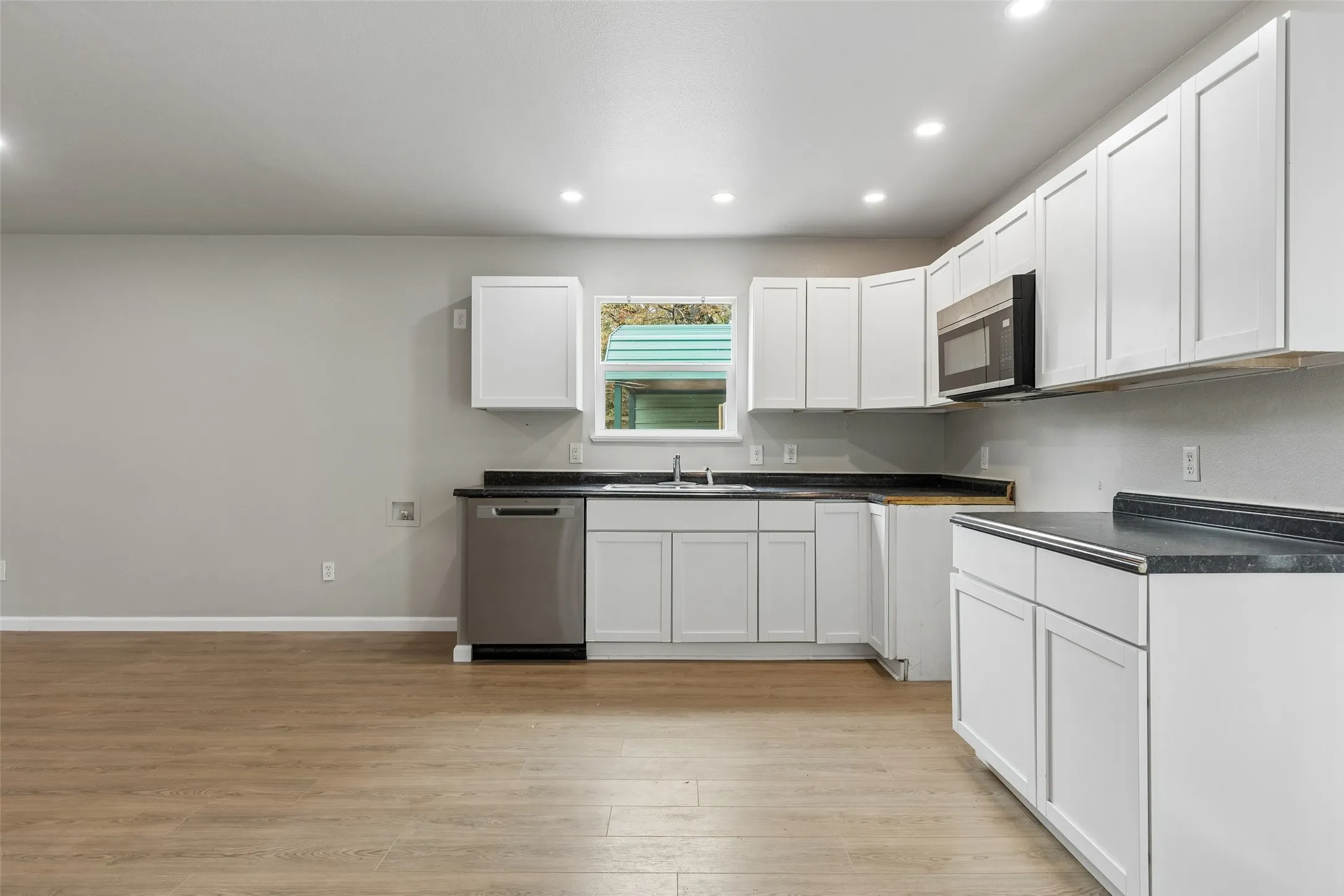 Single Family Residence For Sale in Henderson County , 7570 Double Bridge Road, Mabank, Texas 75156, 3 Bedroom, 2 Bathroom, Garage spaces, 1,096 Sqft, built in 2022, mls#21378912, Real Estate Agent in Mabank, Homes For Sale in Henderson county, Homes For Sale in Mabank, Realtor in Mabank Texas, Real Estate Brokerage Independent Realty Texas, Luminita Cordes Realtor