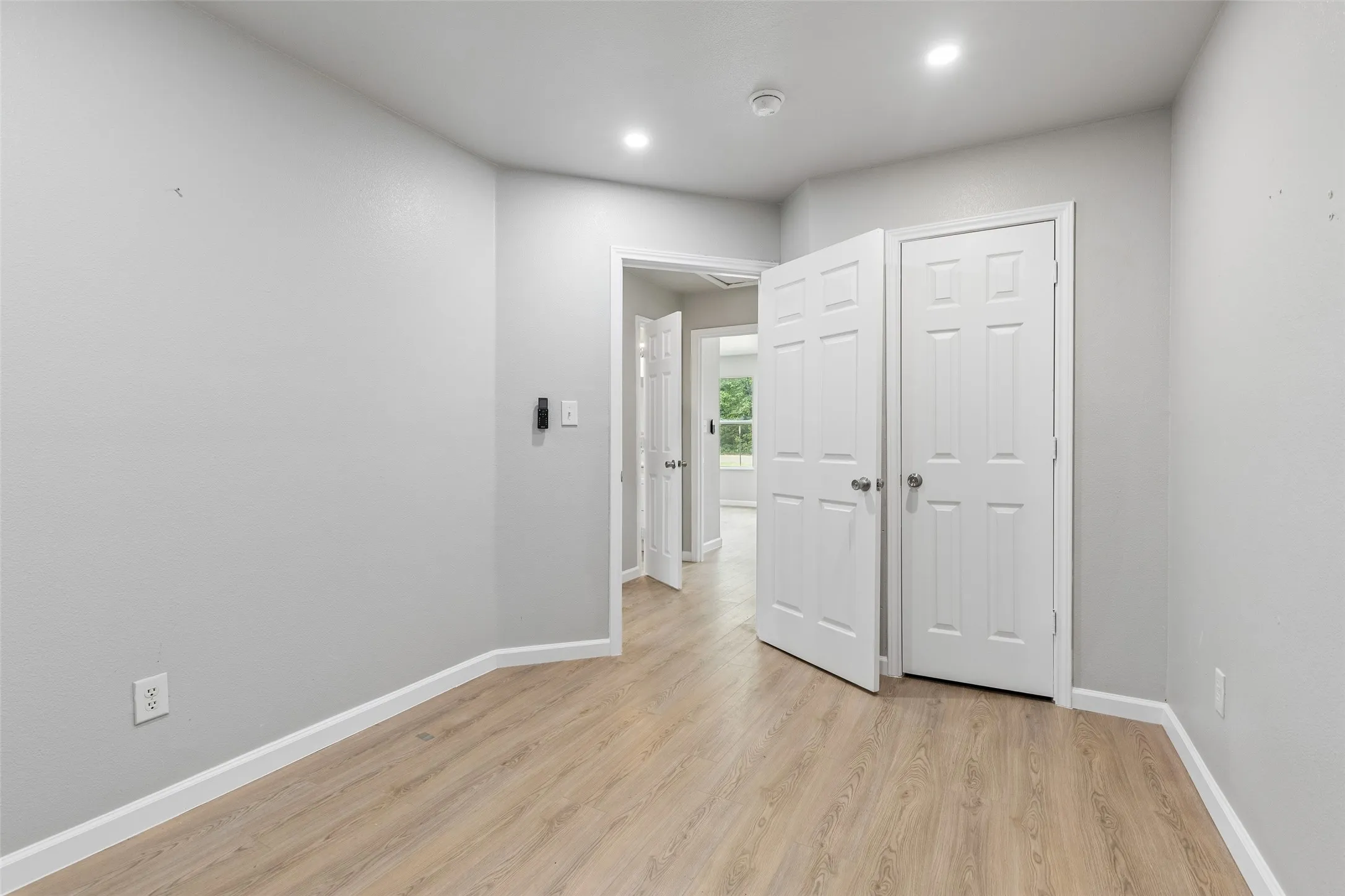 Single Family Residence For Sale in Henderson County , 7570 Double Bridge Road, Mabank, Texas 75156, 3 Bedroom, 2 Bathroom, Garage spaces, 1,096 Sqft, built in 2022, mls#21378912, Real Estate Agent in Mabank, Homes For Sale in Henderson county, Homes For Sale in Mabank, Realtor in Mabank Texas, Real Estate Brokerage Independent Realty Texas, Luminita Cordes Realtor