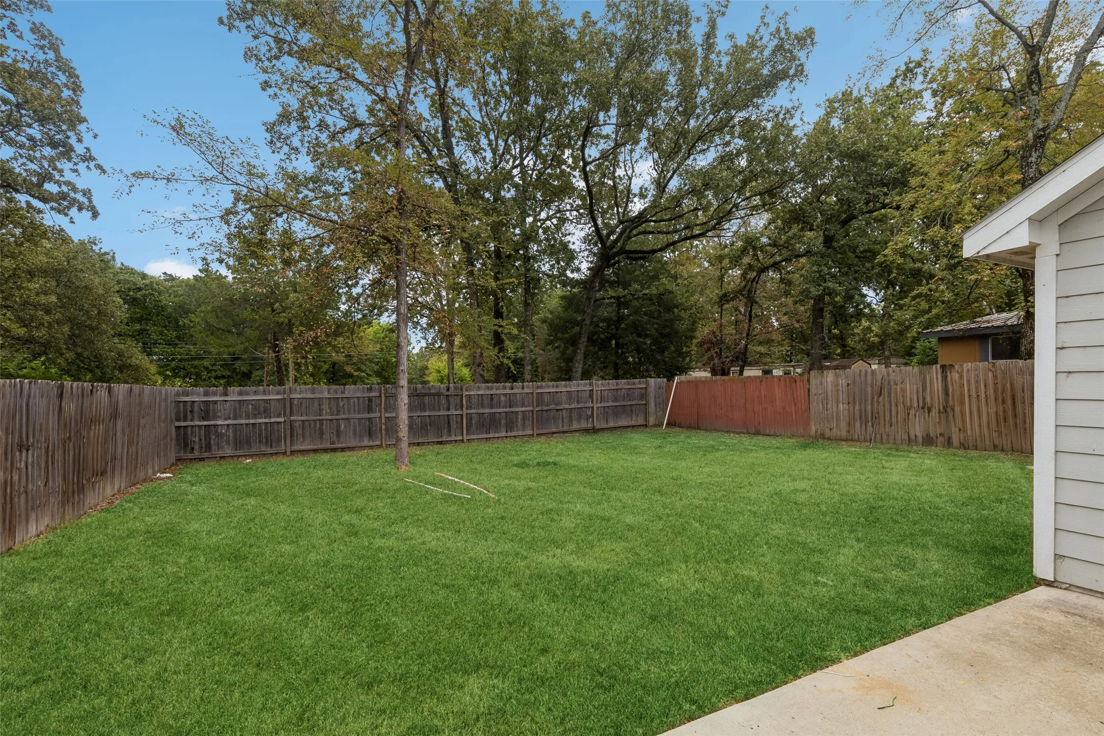 Single Family Residence For Sale in Henderson County , 7570 Double Bridge Road, Mabank, Texas 75156, 3 Bedroom, 2 Bathroom, Garage spaces, 1,096 Sqft, built in 2022, mls#21378912, Real Estate Agent in Mabank, Homes For Sale in Henderson county, Homes For Sale in Mabank, Realtor in Mabank Texas, Real Estate Brokerage Independent Realty Texas, Luminita Cordes Realtor
