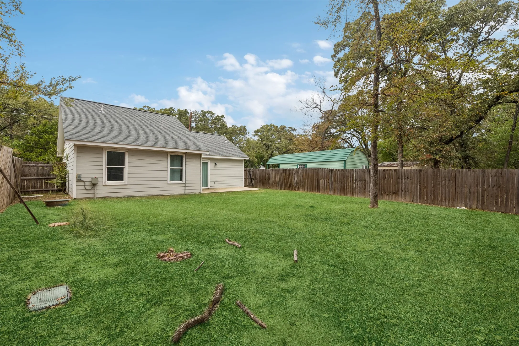 Single Family Residence For Sale in Henderson County , 7570 Double Bridge Road, Mabank, Texas 75156, 3 Bedroom, 2 Bathroom, Garage spaces, 1,096 Sqft, built in 2022, mls#21378912, Real Estate Agent in Mabank, Homes For Sale in Henderson county, Homes For Sale in Mabank, Realtor in Mabank Texas, Real Estate Brokerage Independent Realty Texas, Luminita Cordes Realtor