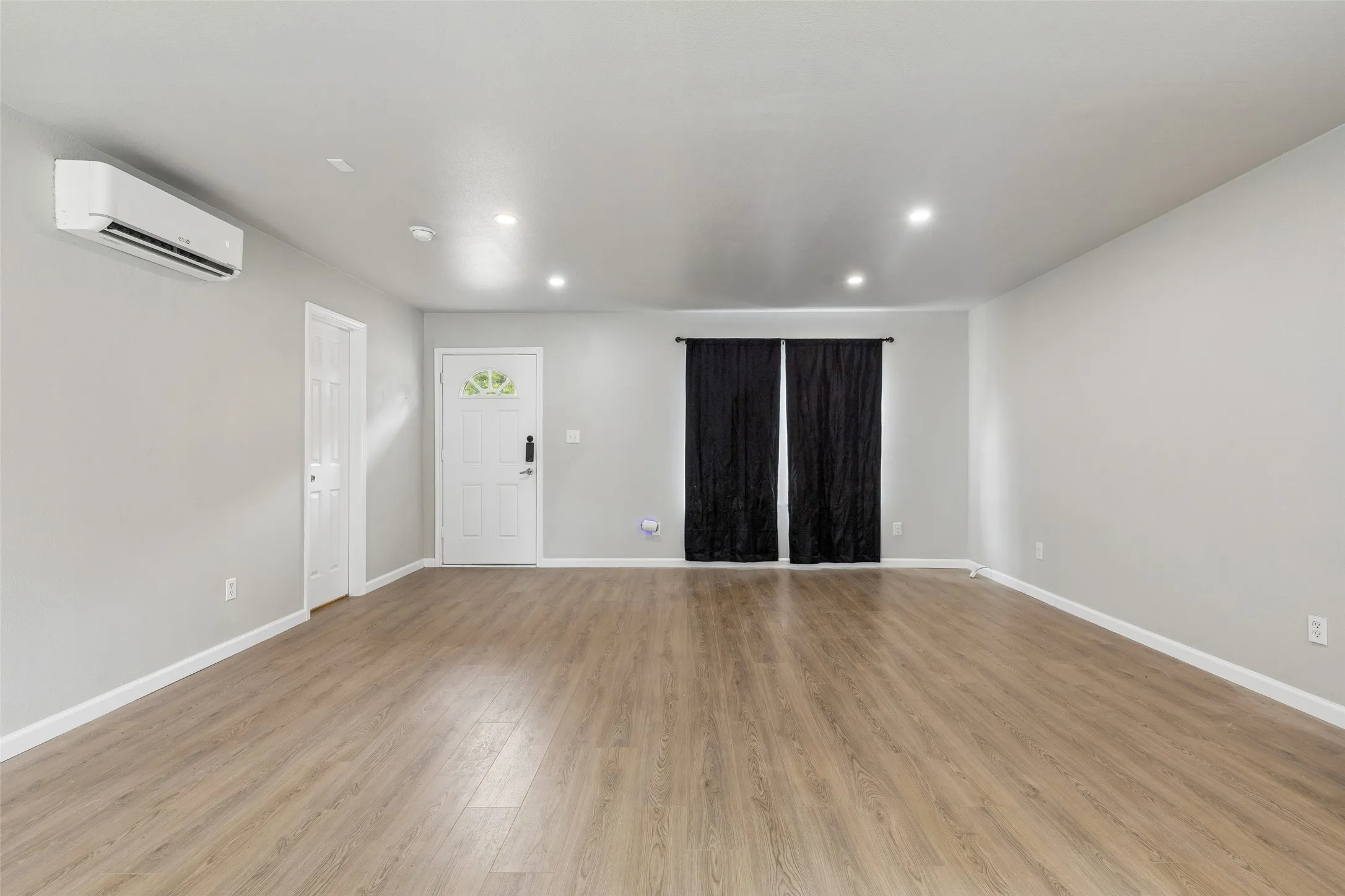 Single Family Residence For Sale in Henderson County , 7570 Double Bridge Road, Mabank, Texas 75156, 3 Bedroom, 2 Bathroom, Garage spaces, 1,096 Sqft, built in 2022, mls#21378912, Real Estate Agent in Mabank, Homes For Sale in Henderson county, Homes For Sale in Mabank, Realtor in Mabank Texas, Real Estate Brokerage Independent Realty Texas, Luminita Cordes Realtor