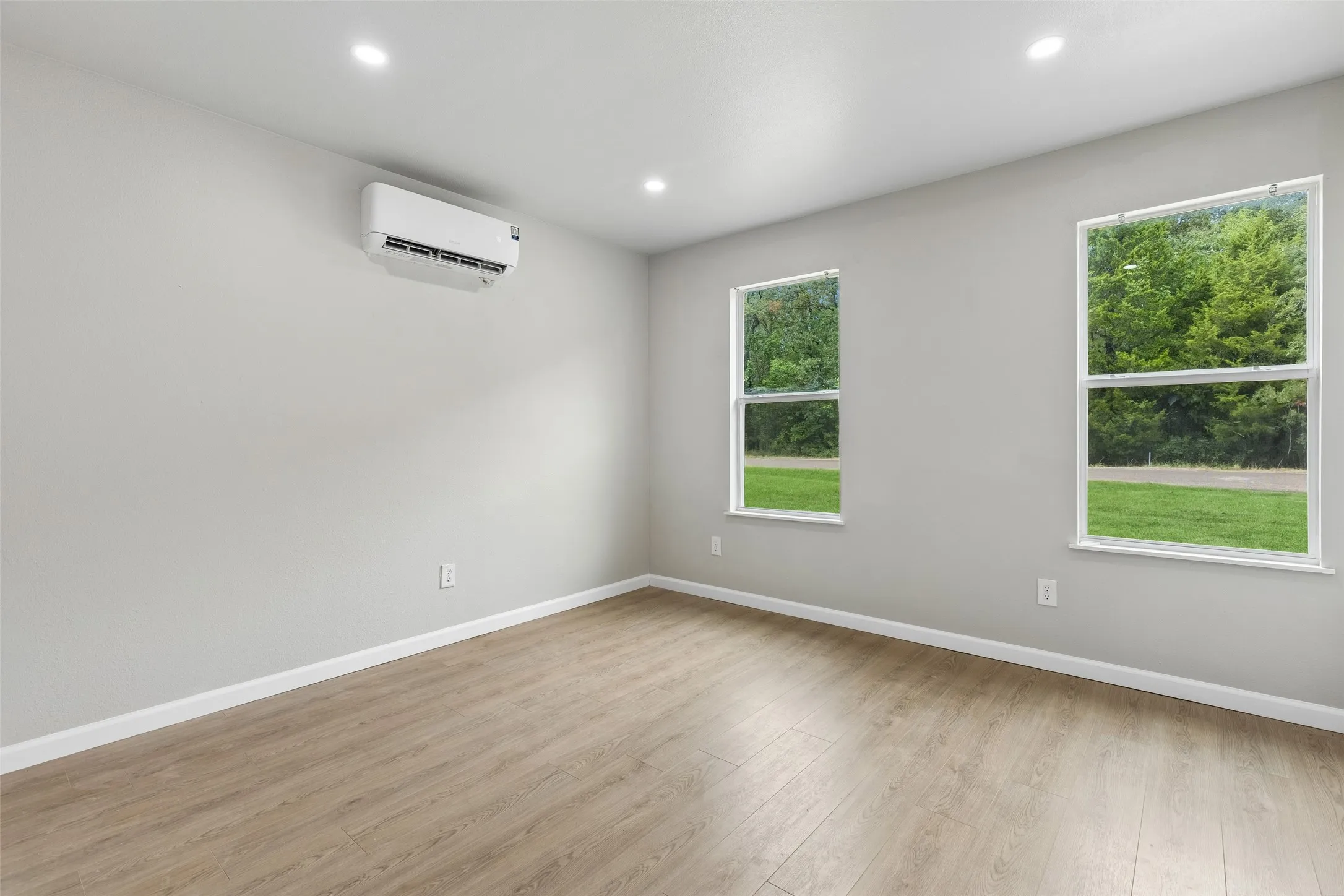 Single Family Residence For Sale in Henderson County , 7570 Double Bridge Road, Mabank, Texas 75156, 3 Bedroom, 2 Bathroom, Garage spaces, 1,096 Sqft, built in 2022, mls#21378912, Real Estate Agent in Mabank, Homes For Sale in Henderson county, Homes For Sale in Mabank, Realtor in Mabank Texas, Real Estate Brokerage Independent Realty Texas, Luminita Cordes Realtor